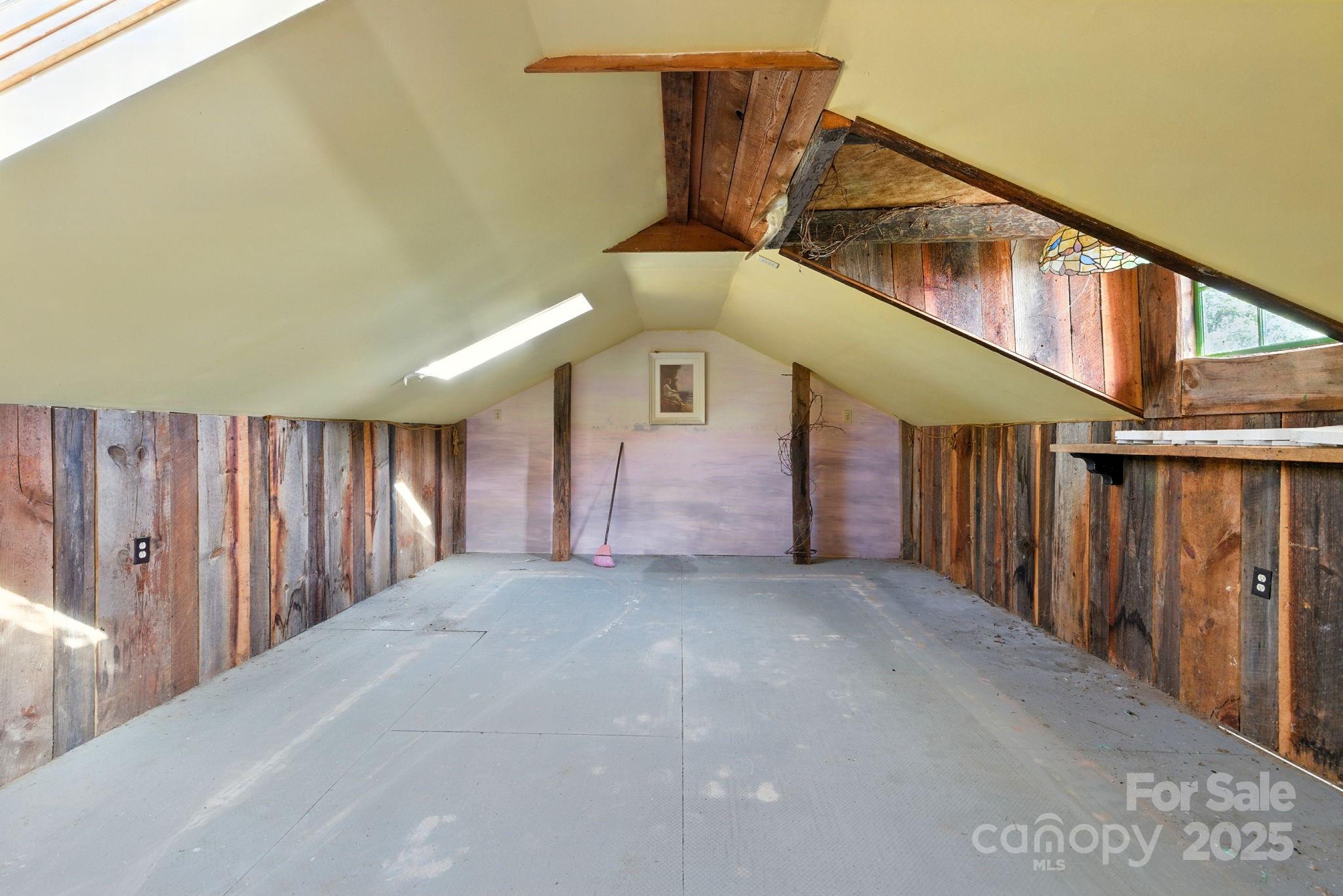 317 Courtland Boulevard — Hendersonville