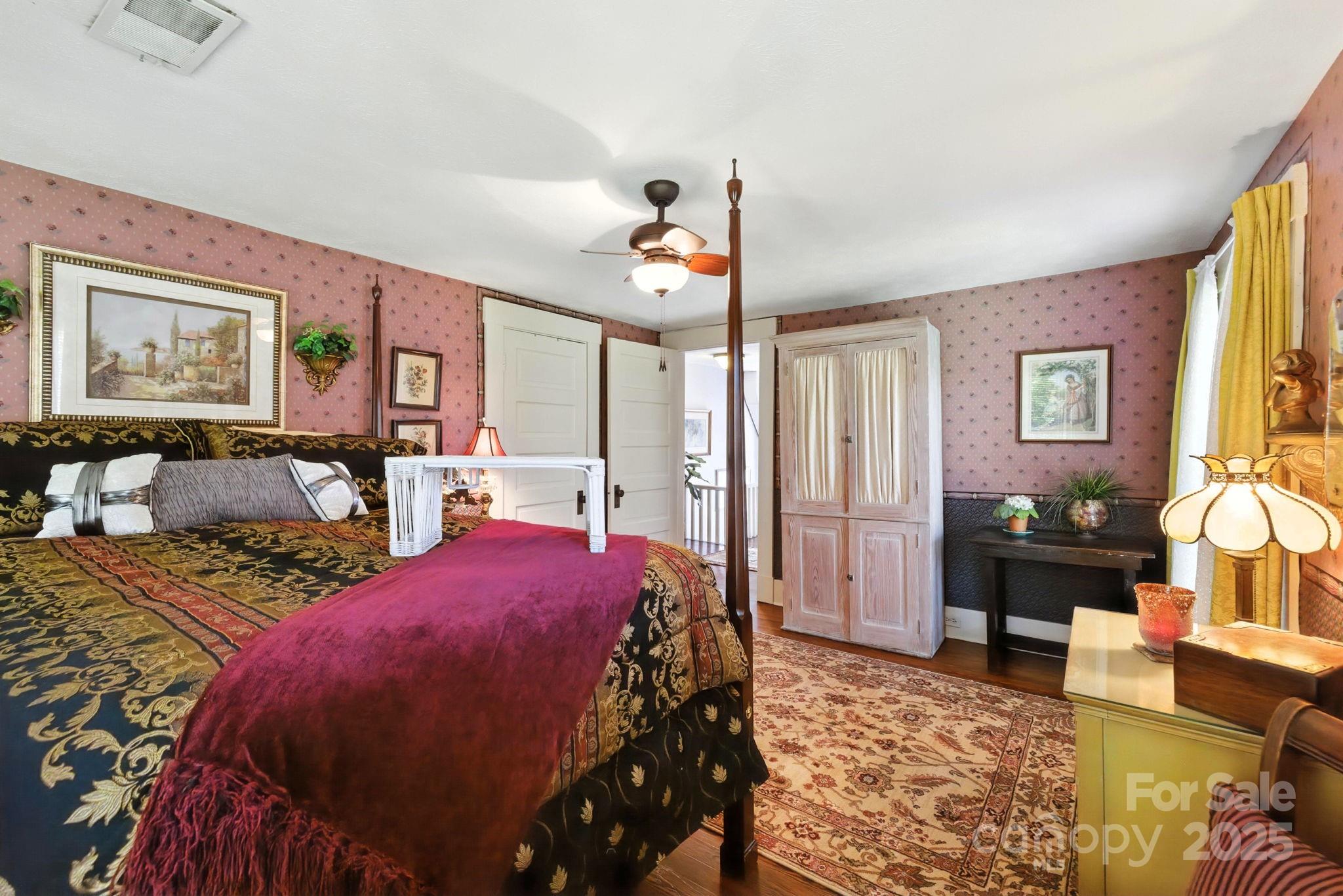 317 Courtland Boulevard — Hendersonville