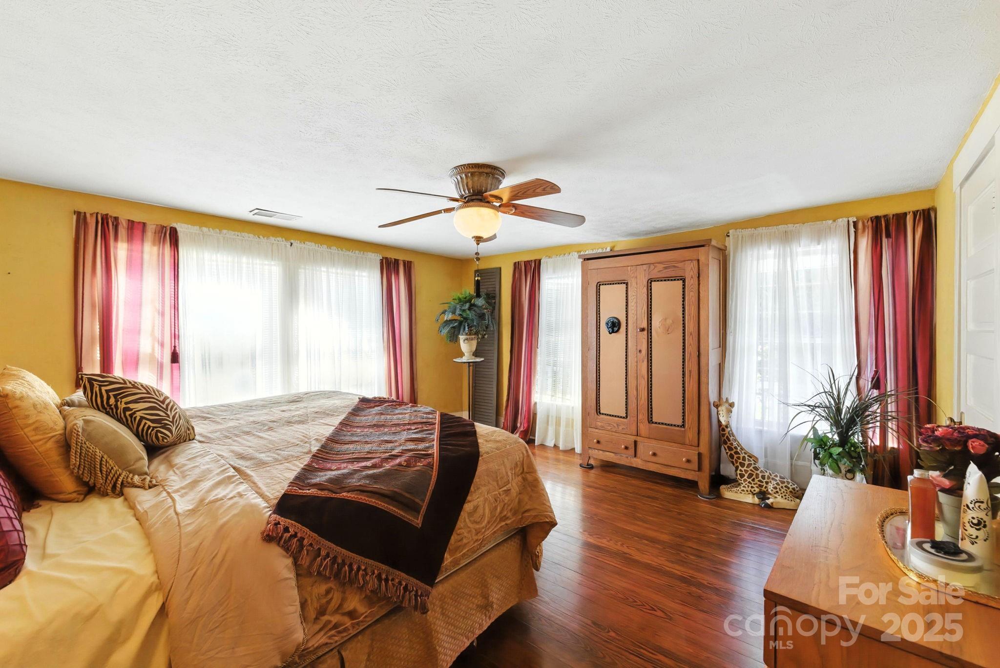 317 Courtland Boulevard — Hendersonville