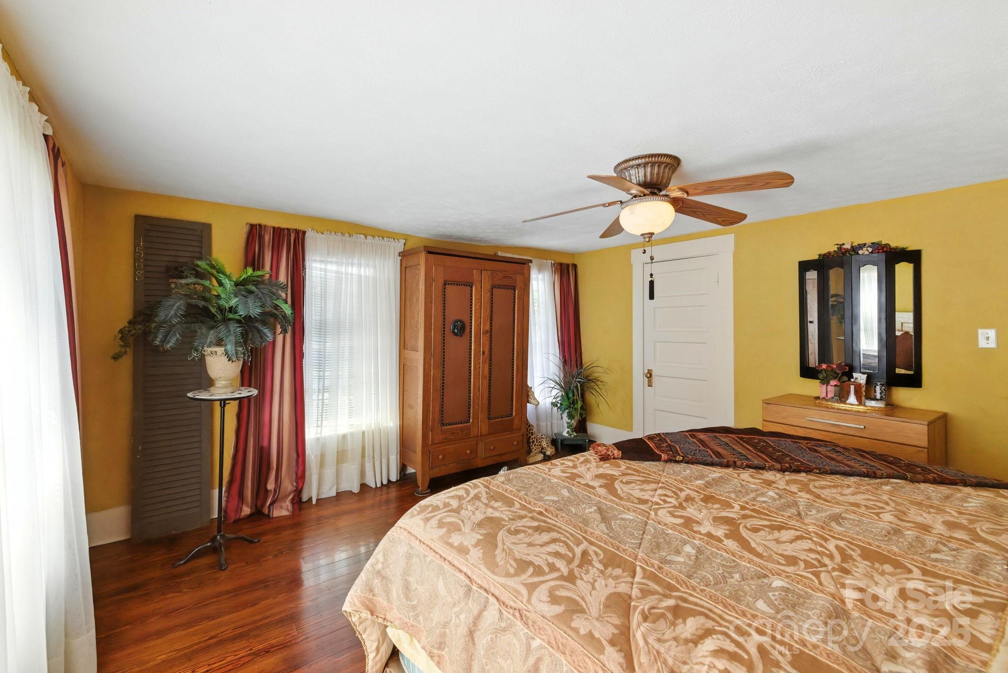 317 Courtland Boulevard — Hendersonville