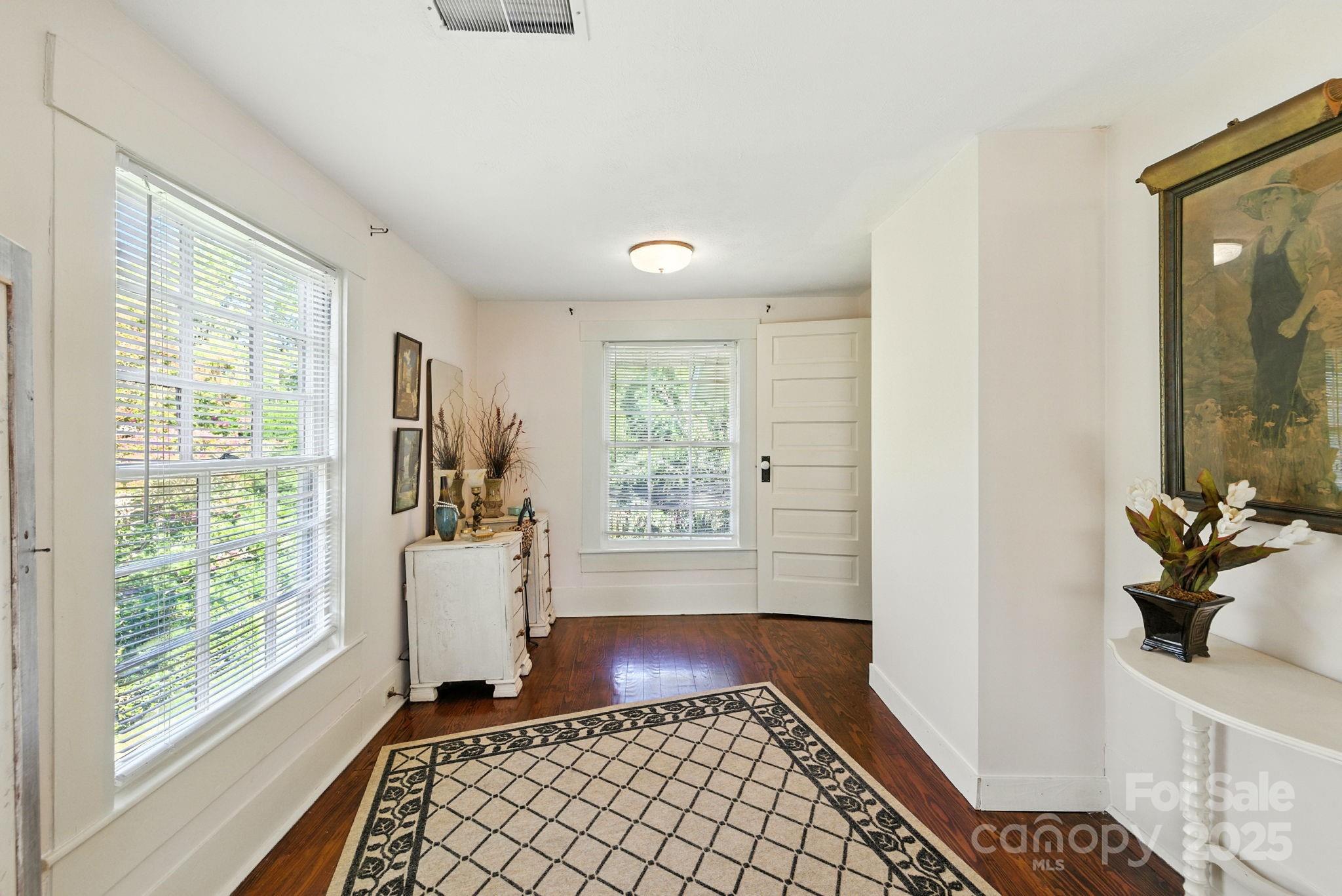 317 Courtland Boulevard — Hendersonville
