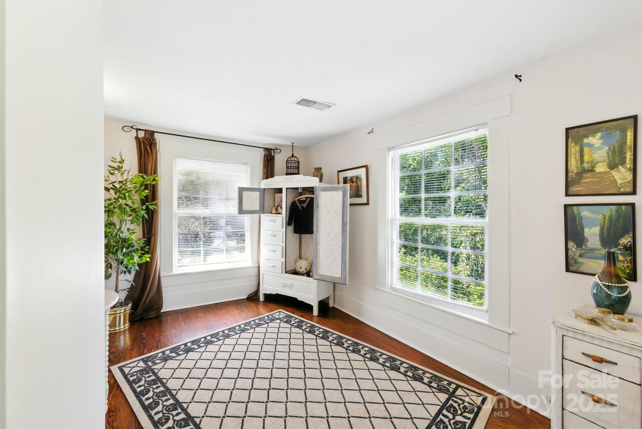 317 Courtland Boulevard — Hendersonville