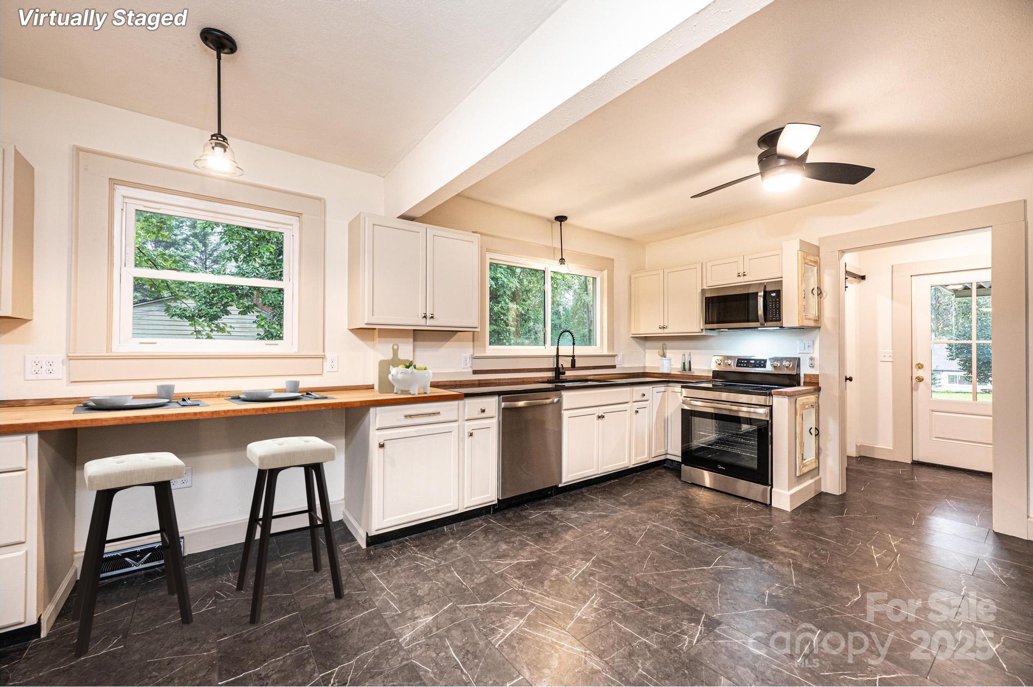 526 Kentwood Street SW — Lenoir