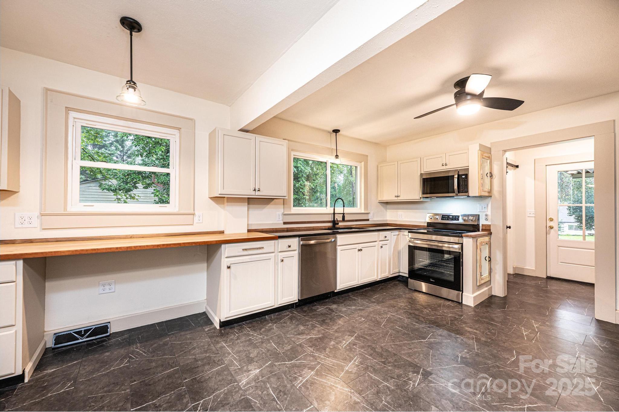 526 Kentwood Street SW — Lenoir