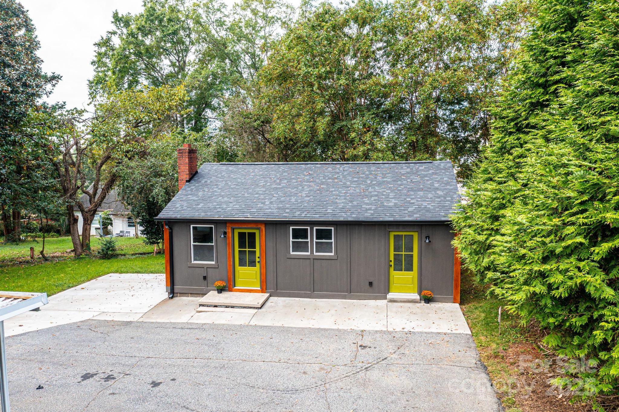 526 Kentwood Street SW — Lenoir