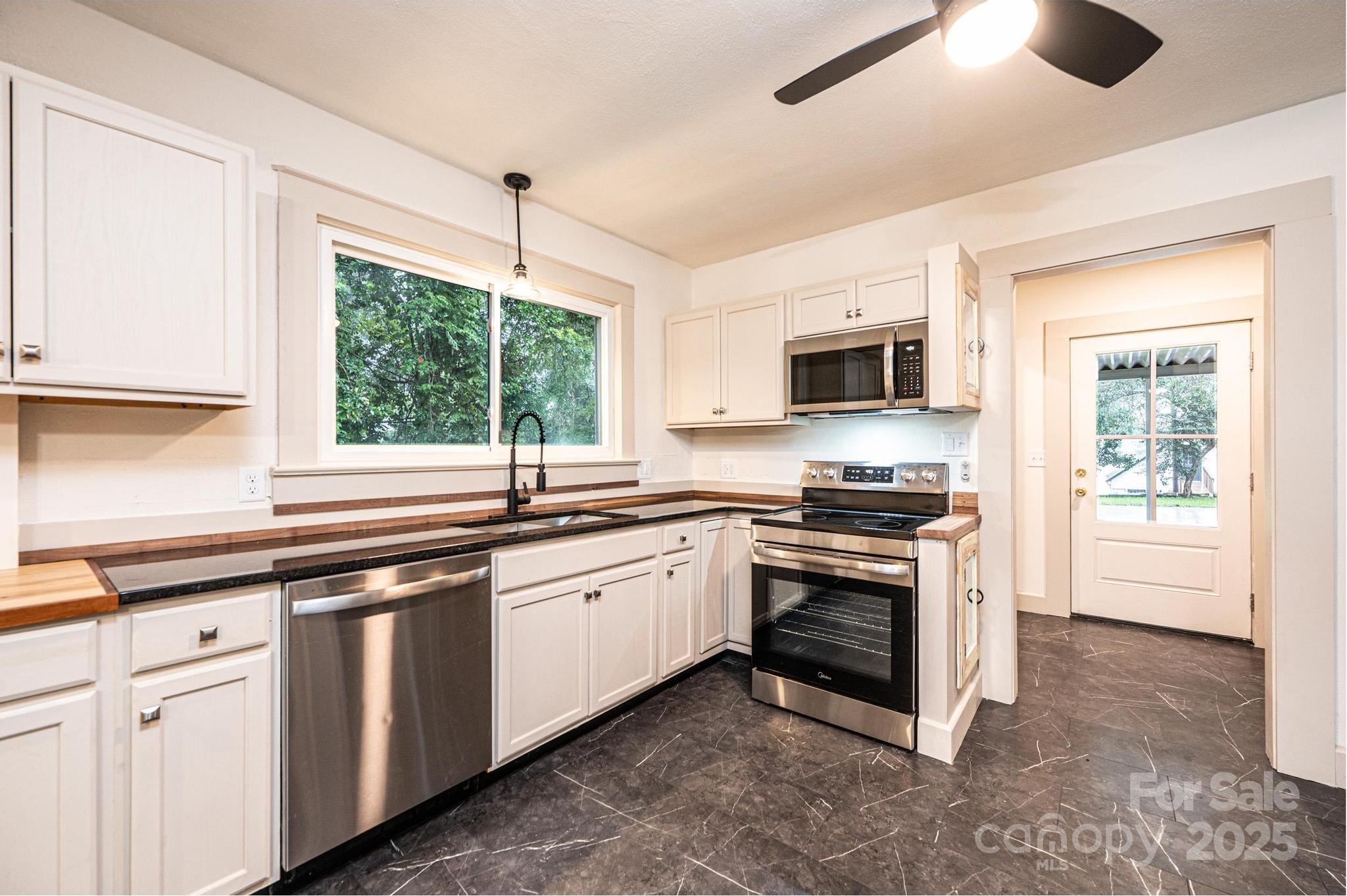 526 Kentwood Street SW — Lenoir
