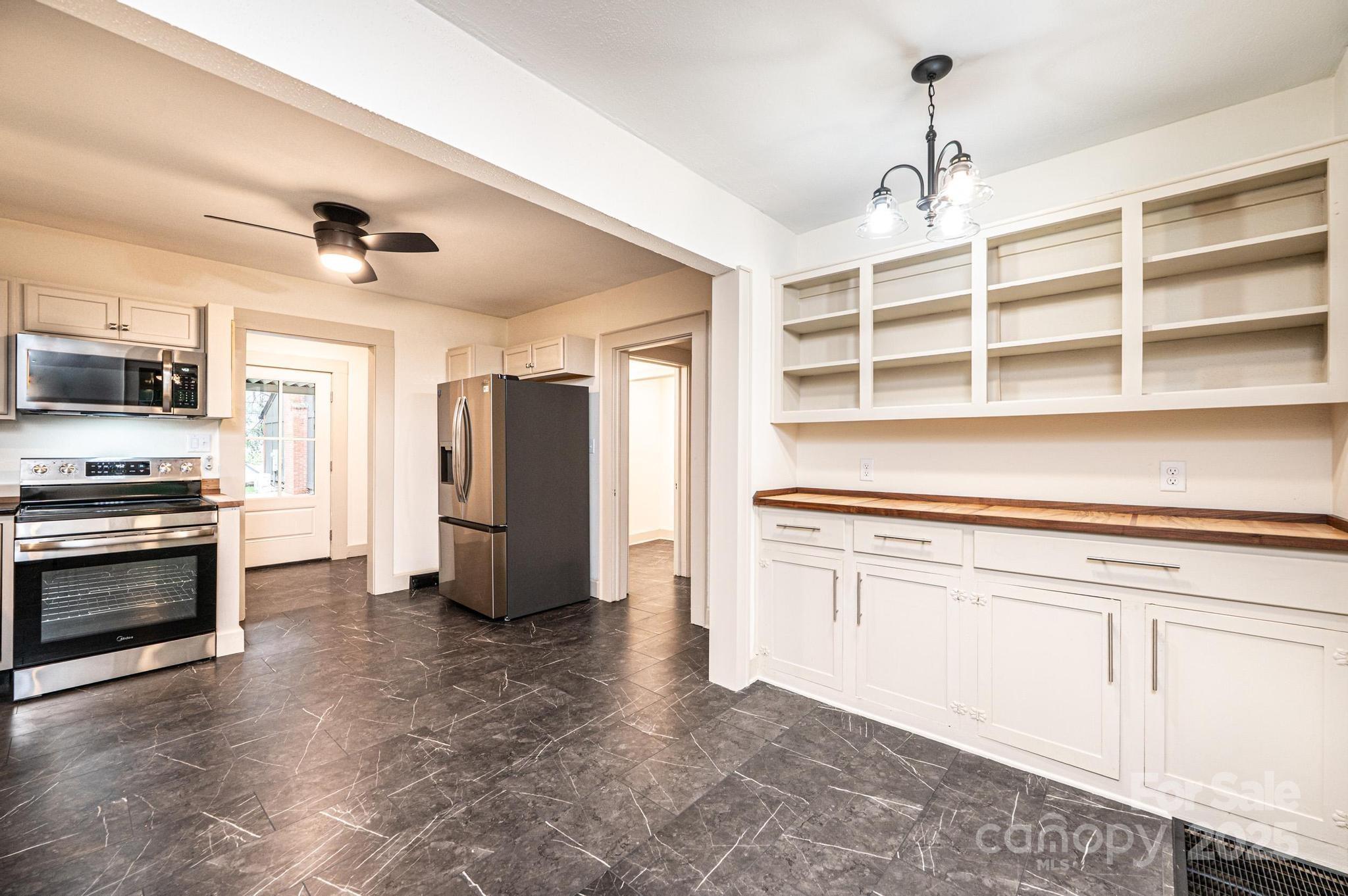 526 Kentwood Street SW — Lenoir