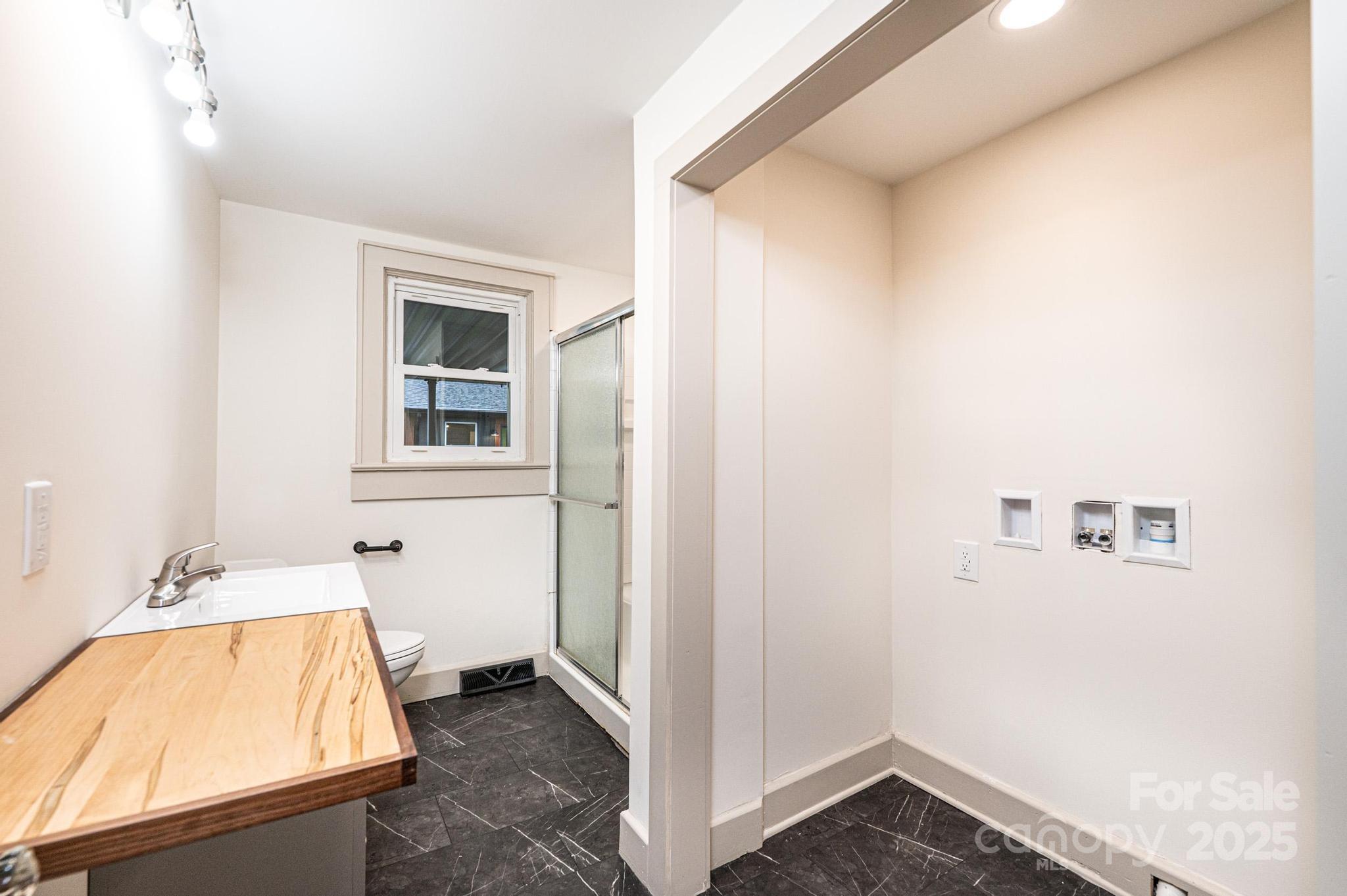 526 Kentwood Street SW — Lenoir