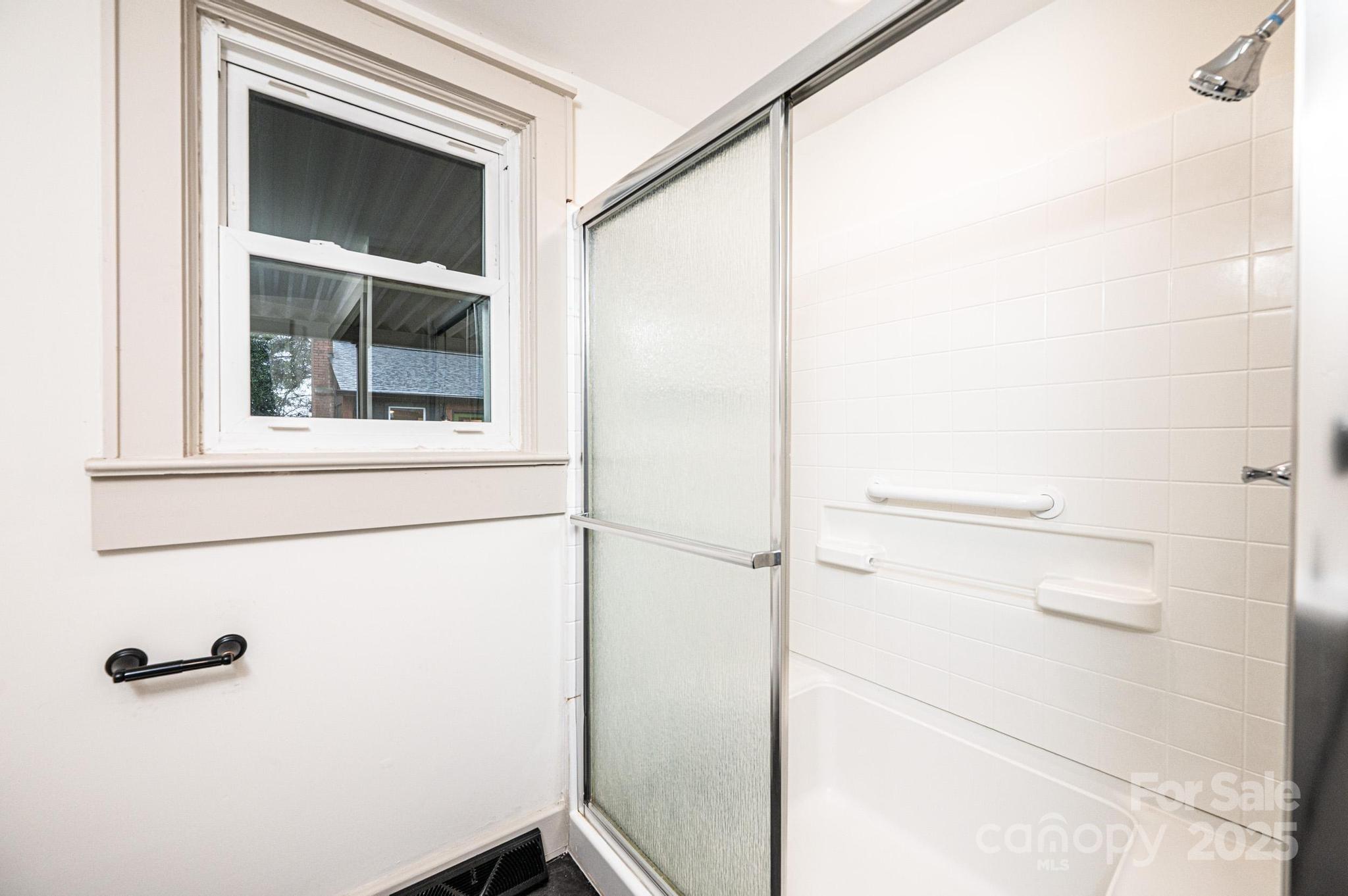 526 Kentwood Street SW — Lenoir