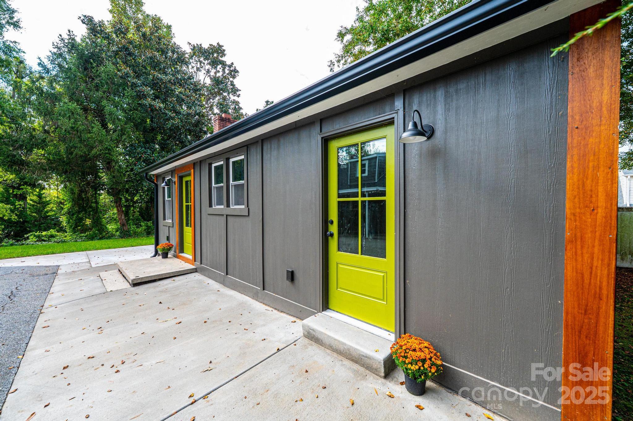 526 Kentwood Street SW — Lenoir