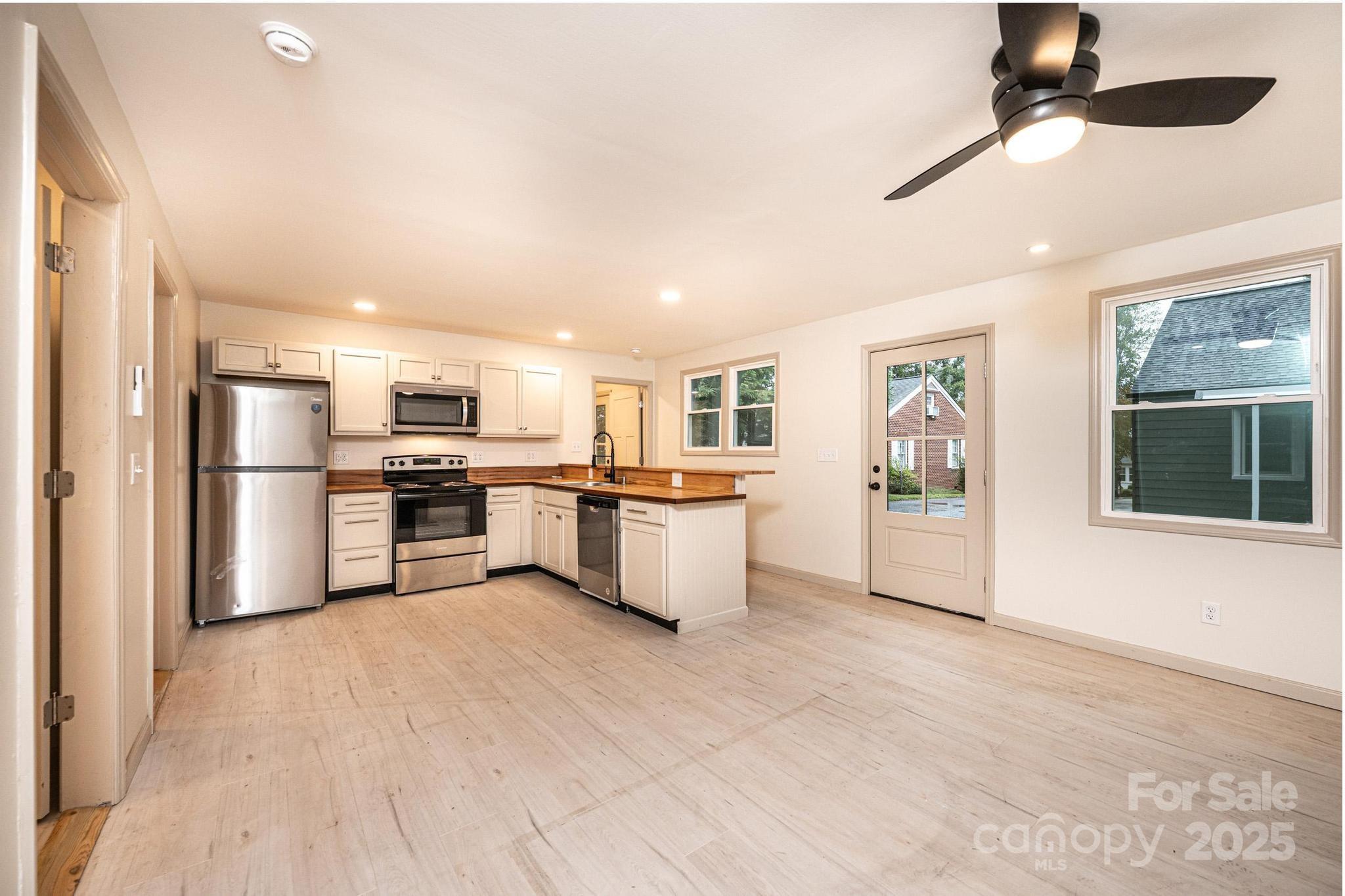 526 Kentwood Street SW — Lenoir