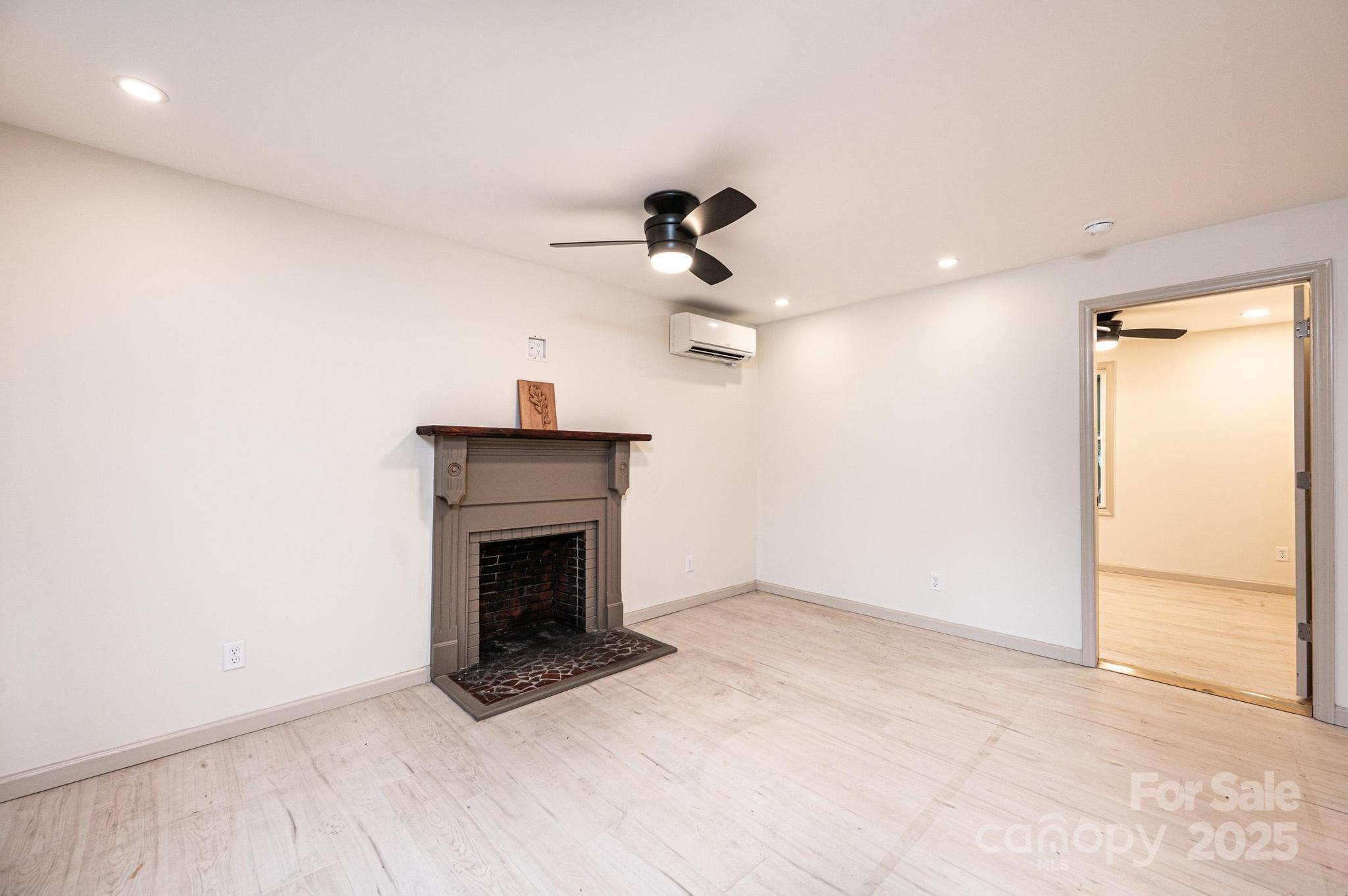 526 Kentwood Street SW — Lenoir