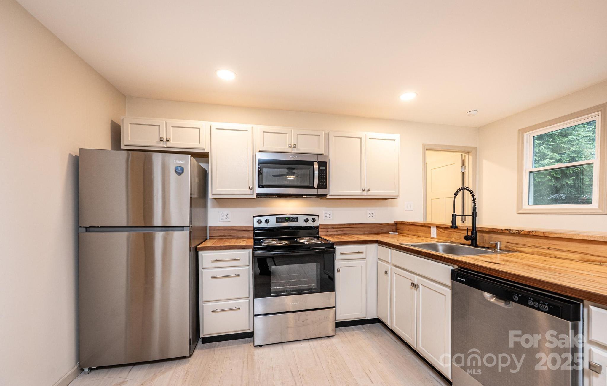 526 Kentwood Street SW — Lenoir