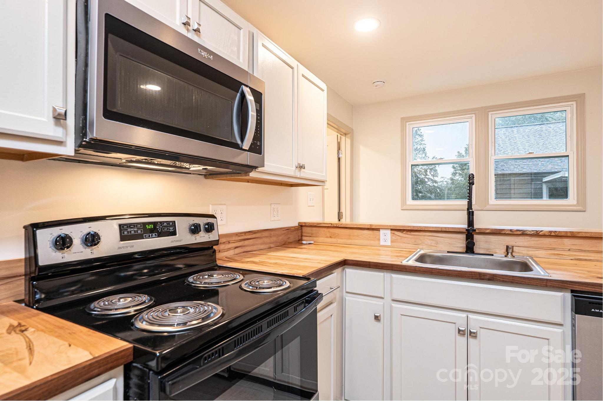 526 Kentwood Street SW — Lenoir