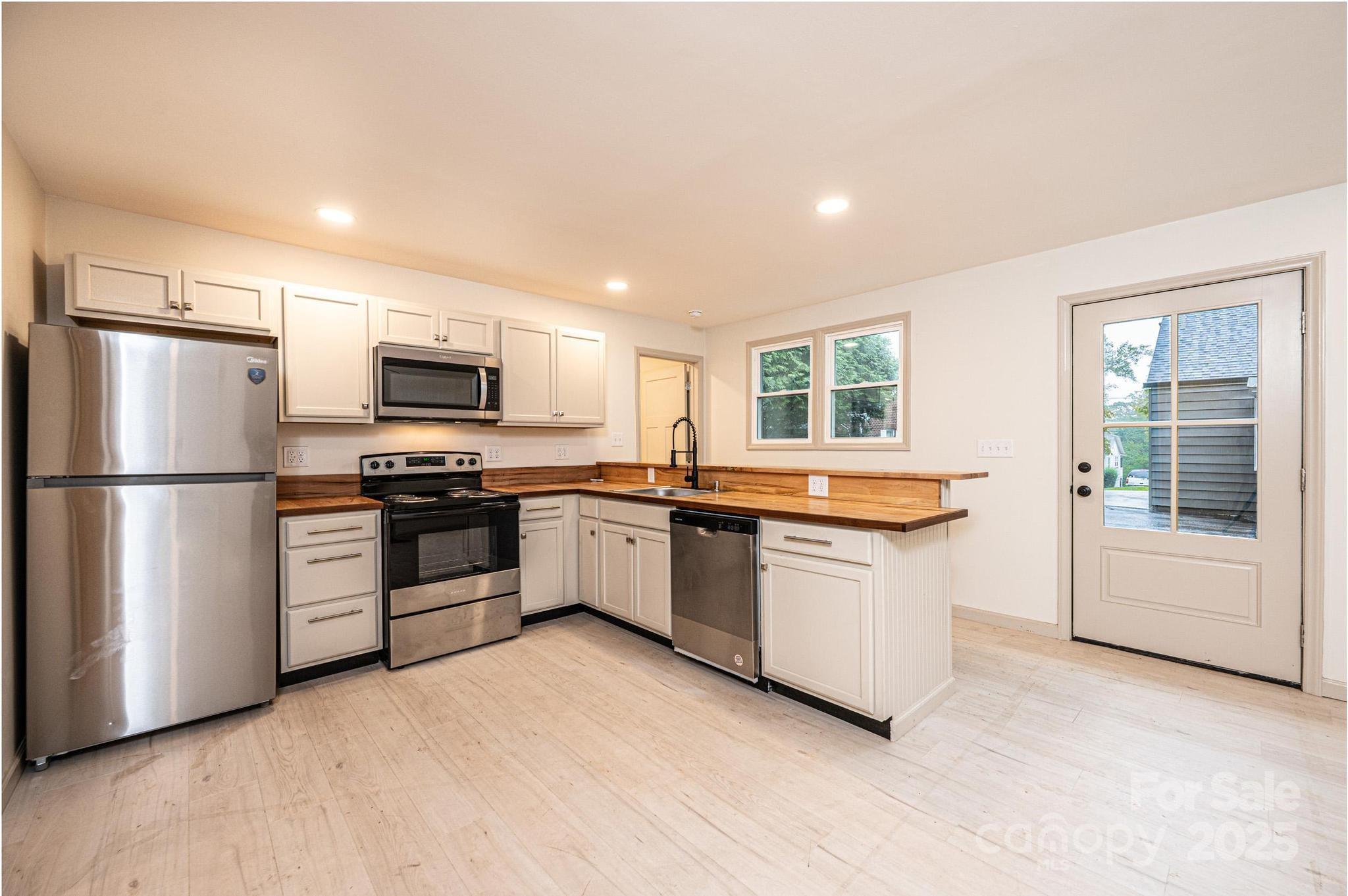 526 Kentwood Street SW — Lenoir