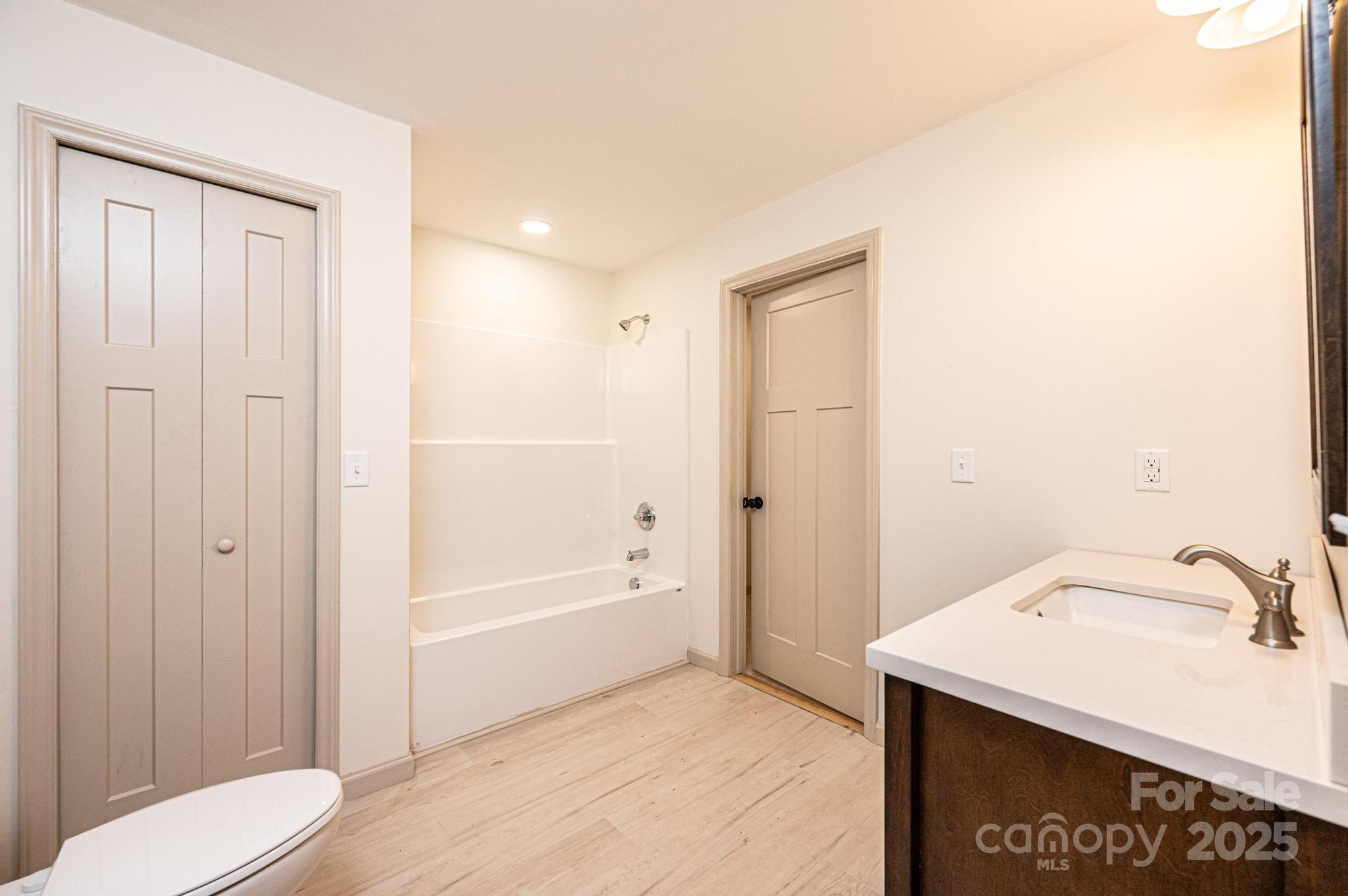 526 Kentwood Street SW — Lenoir