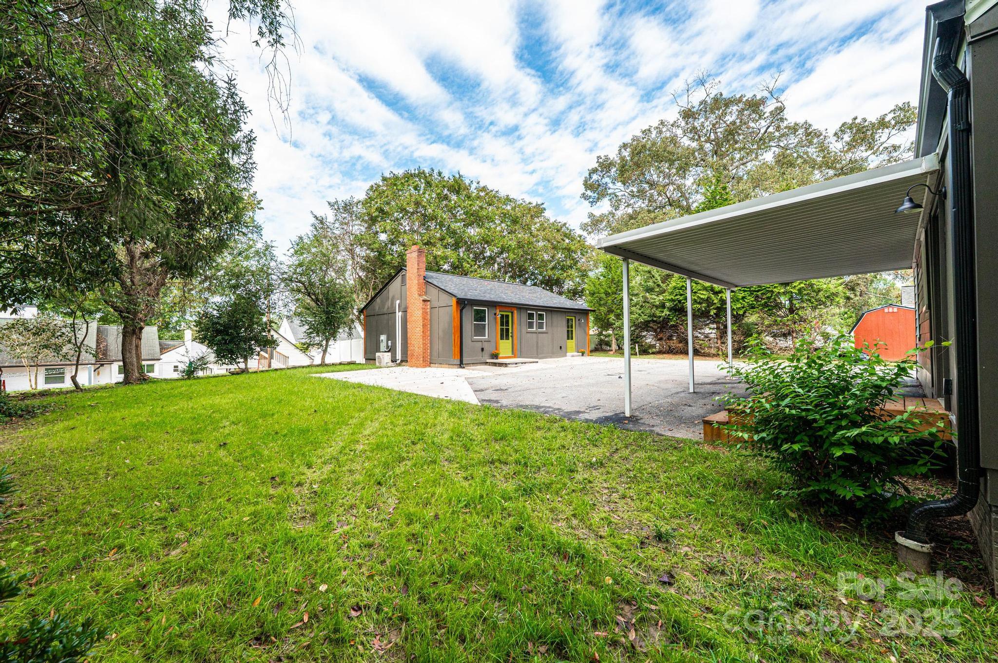 526 Kentwood Street SW — Lenoir