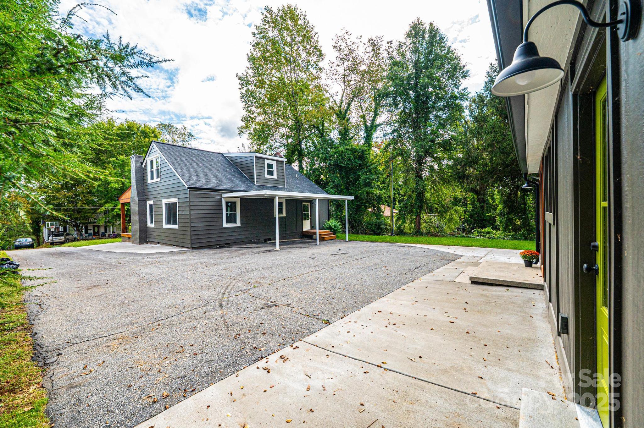 526 Kentwood Street SW — Lenoir