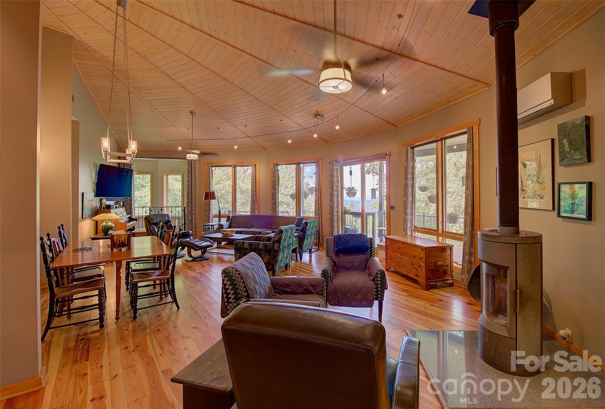 1024 Arrowhead Ridge Road — Spruce Pine