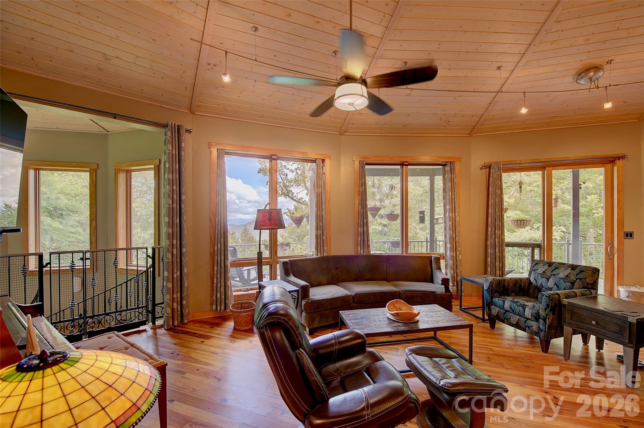 1024 Arrowhead Ridge Road — Spruce Pine