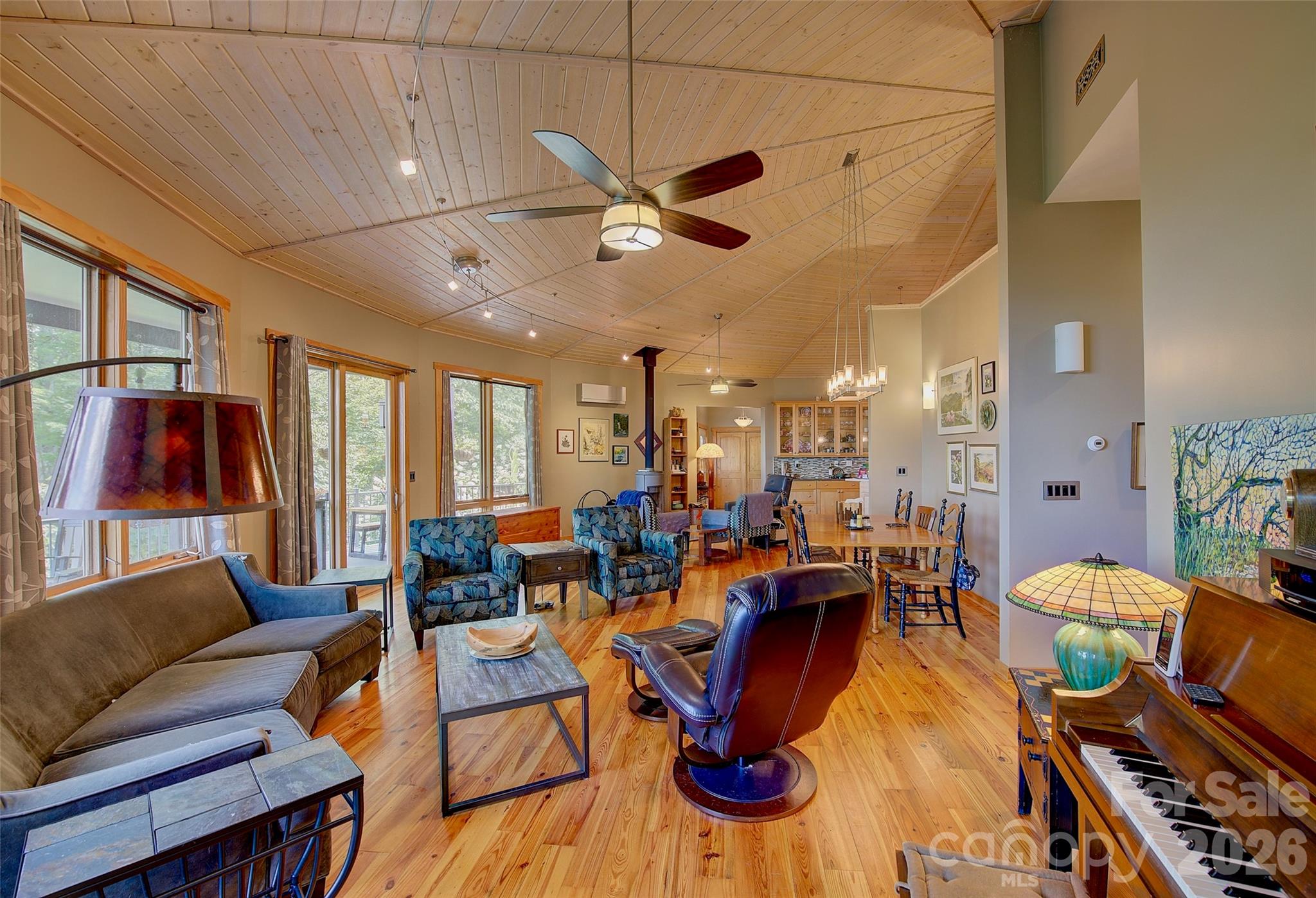 1024 Arrowhead Ridge Road — Spruce Pine