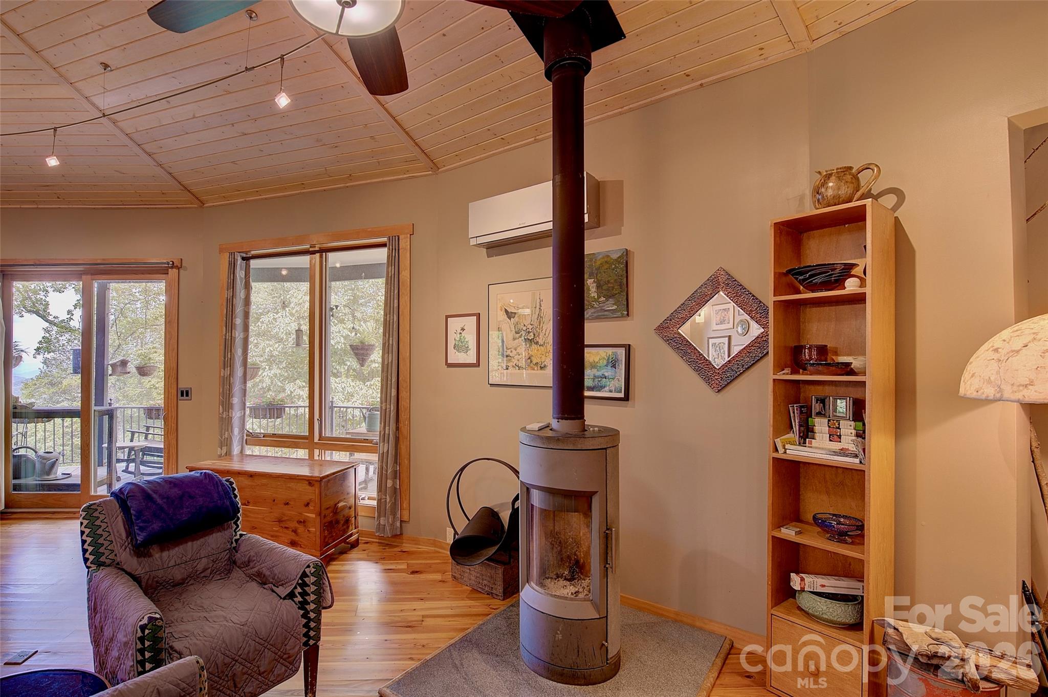 1024 Arrowhead Ridge Road — Spruce Pine