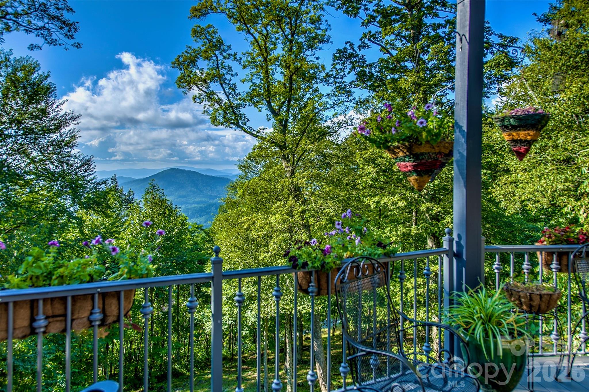 1024 Arrowhead Ridge Road — Spruce Pine