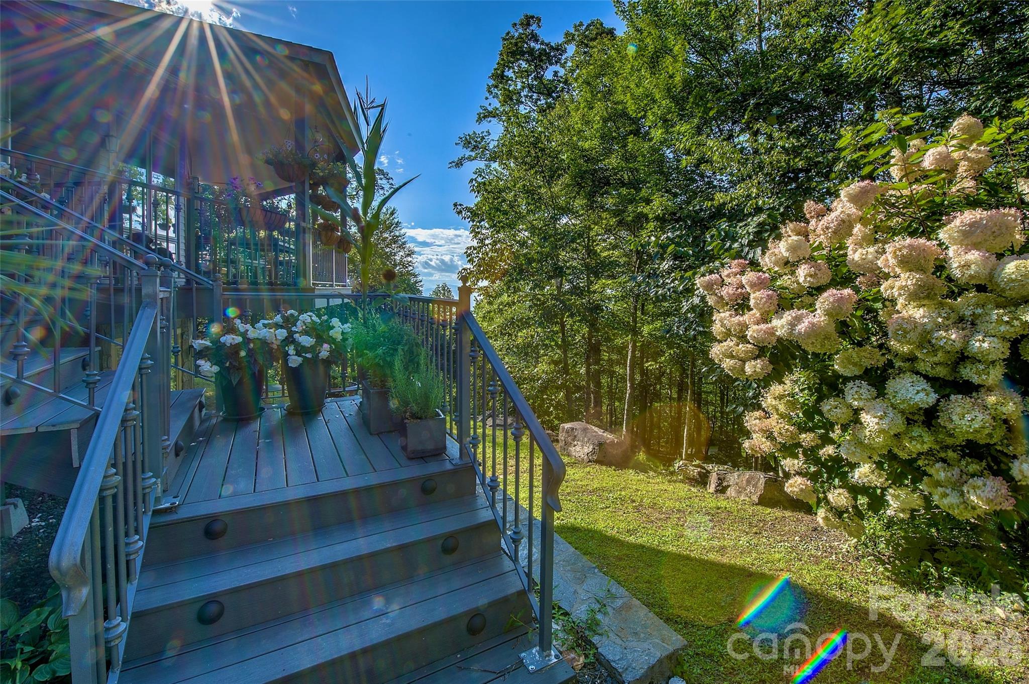 1024 Arrowhead Ridge Road — Spruce Pine