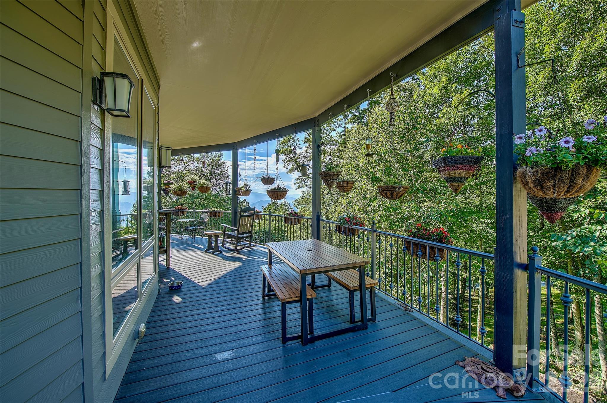 1024 Arrowhead Ridge Road — Spruce Pine
