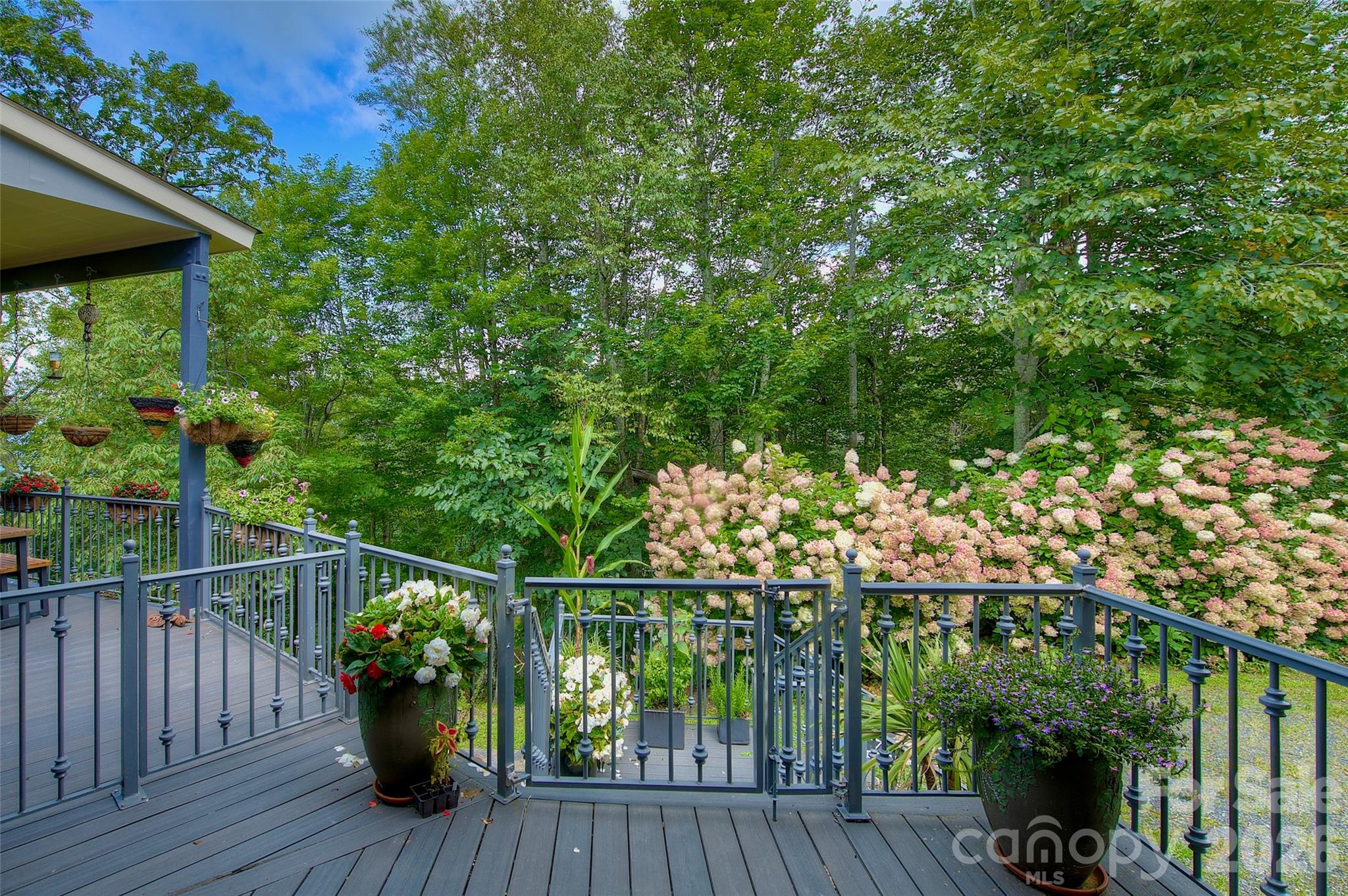 1024 Arrowhead Ridge Road — Spruce Pine