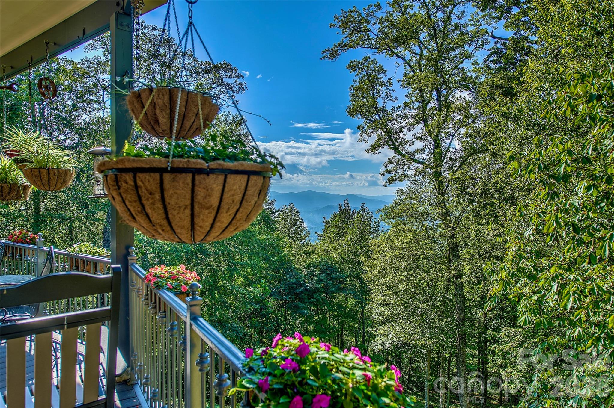 1024 Arrowhead Ridge Road — Spruce Pine