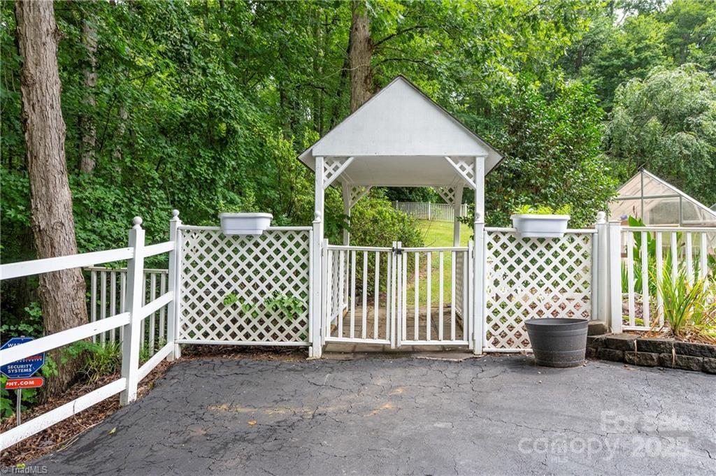 8295 Branson Road — Stokesdale