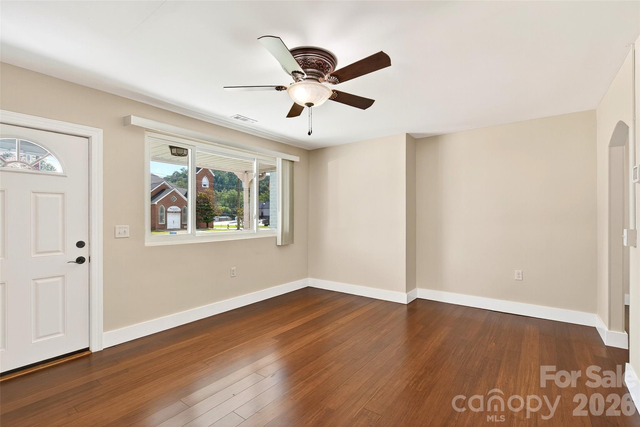 262 Catawba Avenue — Old Fort