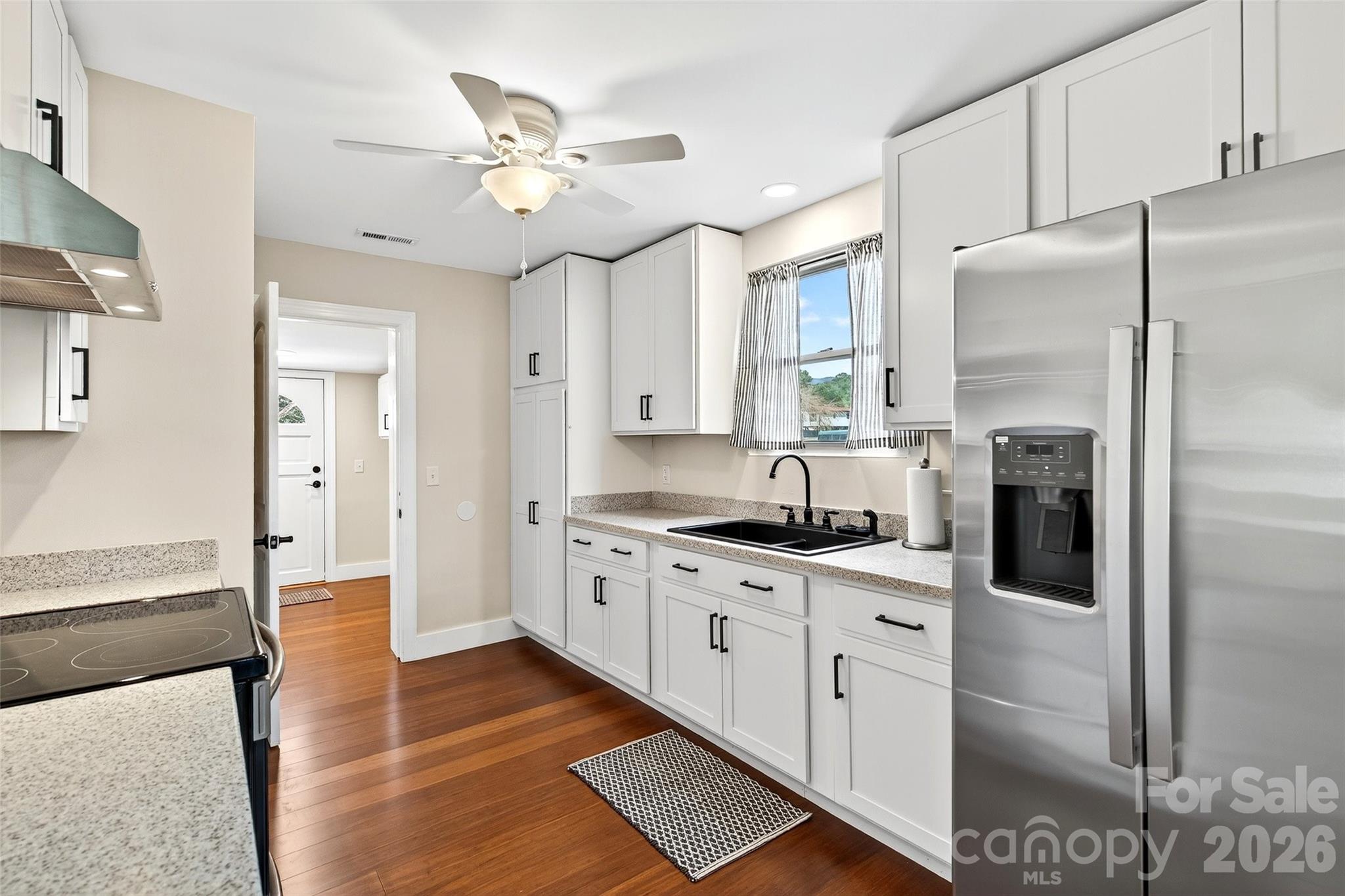 262 Catawba Avenue — Old Fort
