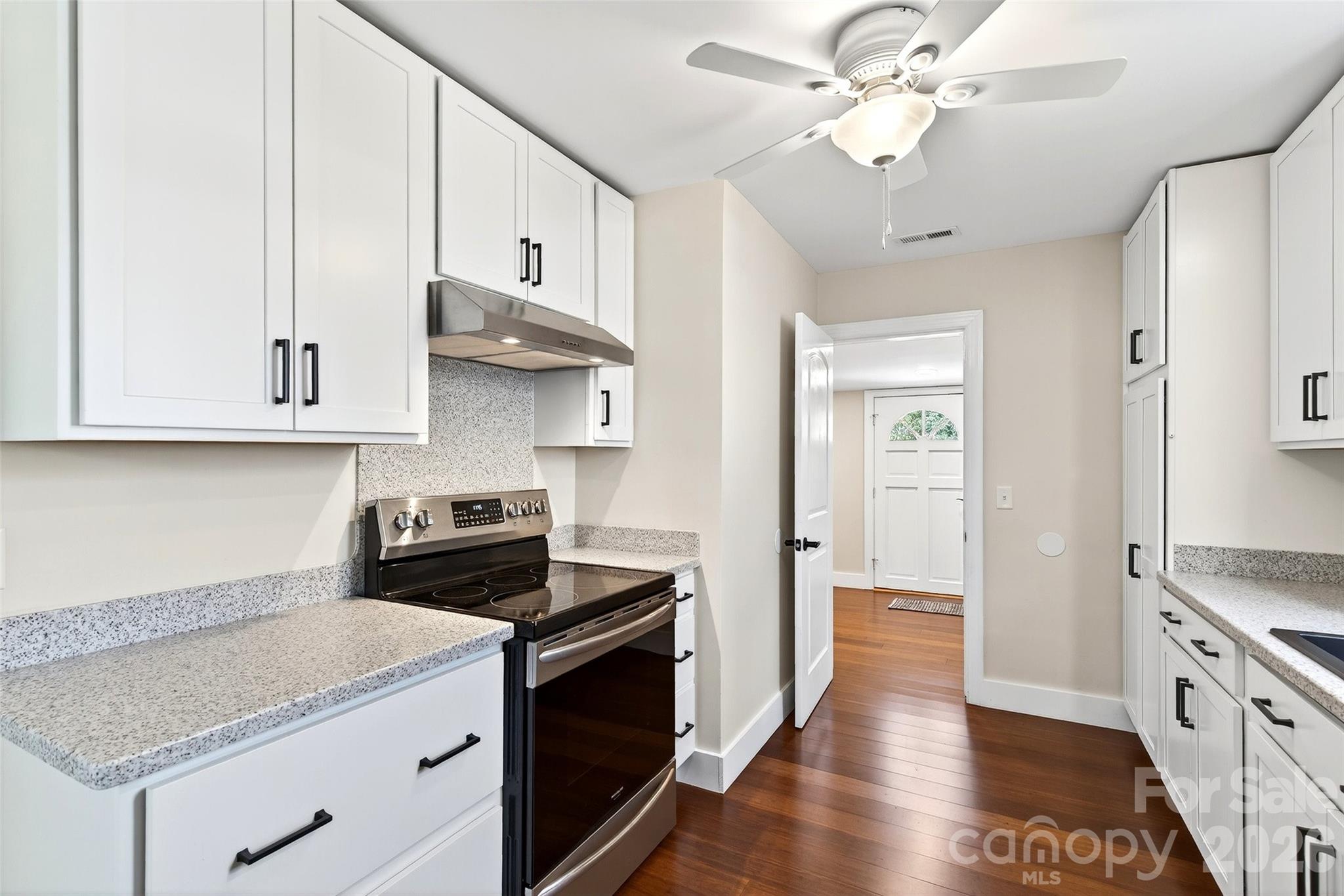 262 Catawba Avenue — Old Fort