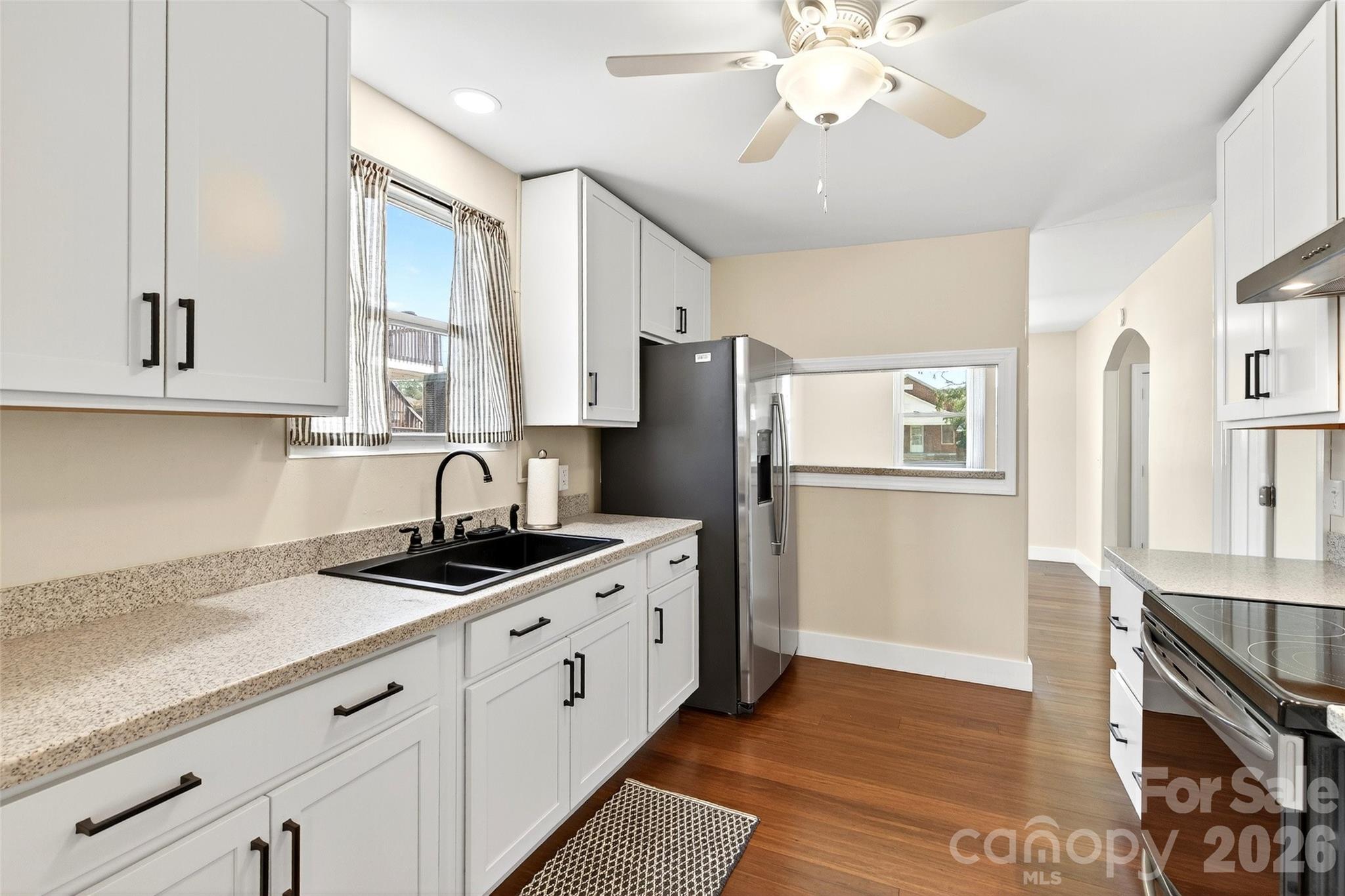 262 Catawba Avenue — Old Fort