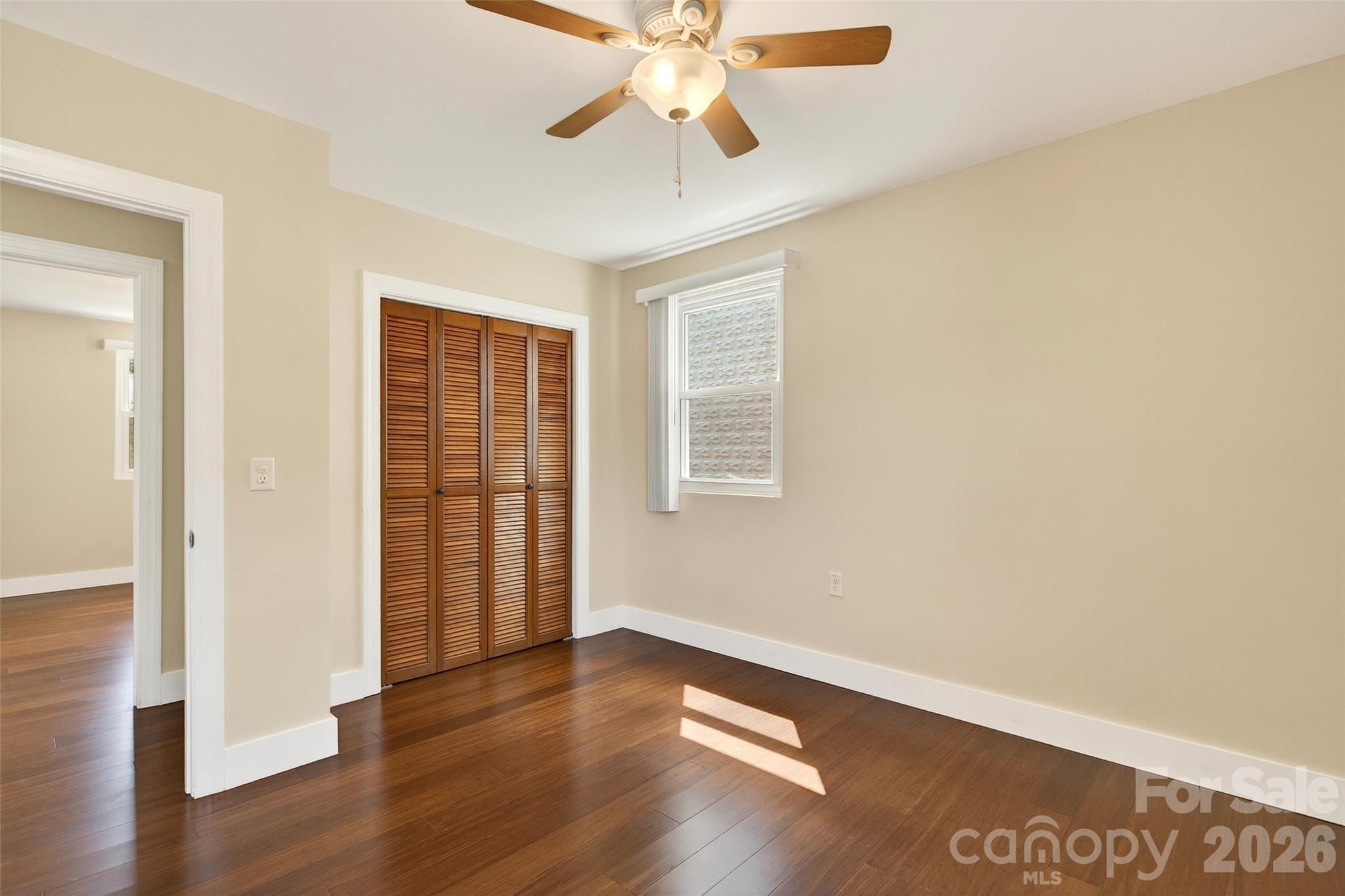 262 Catawba Avenue — Old Fort