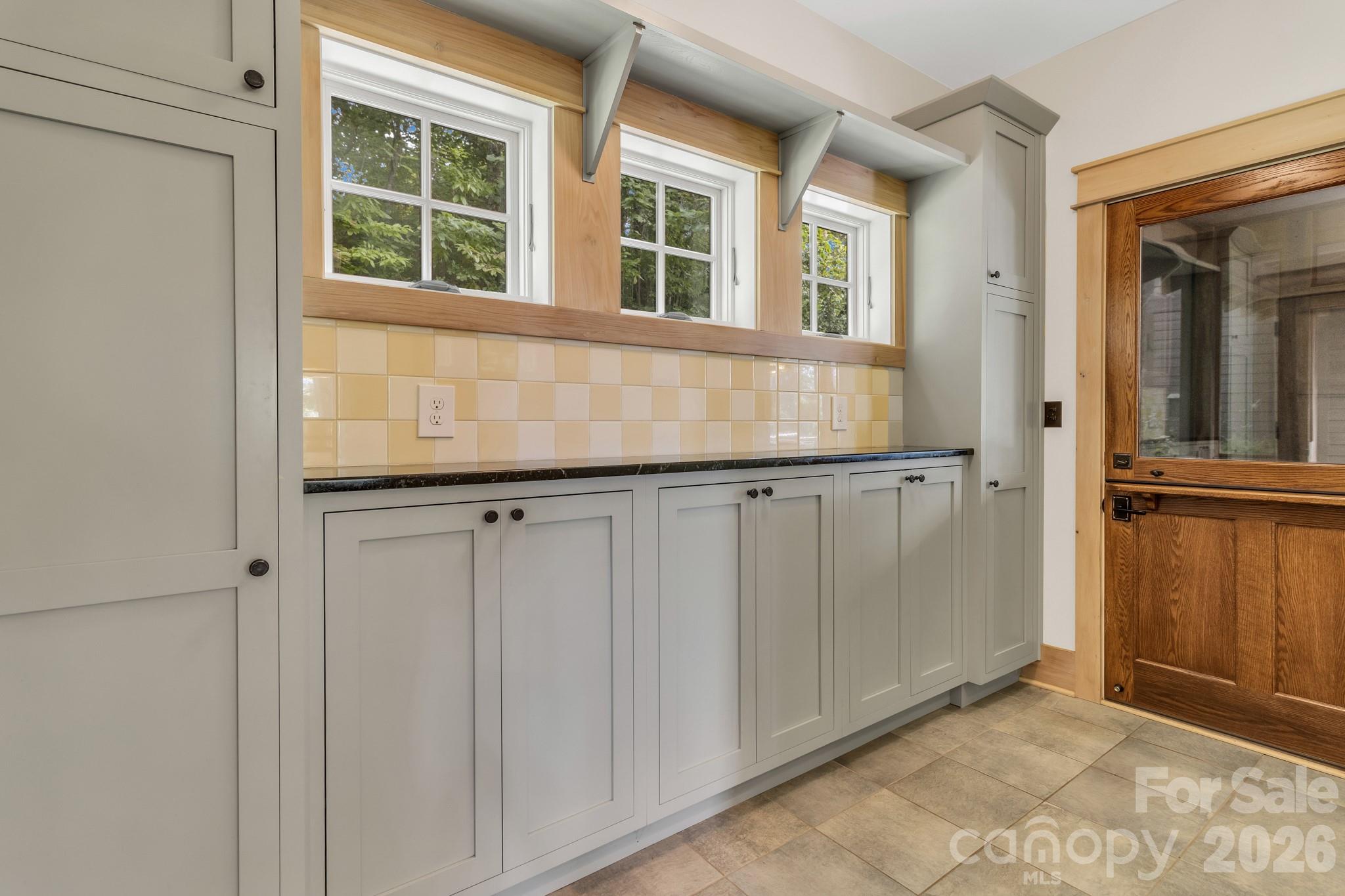 875 Creston Drive — Black Mountain
