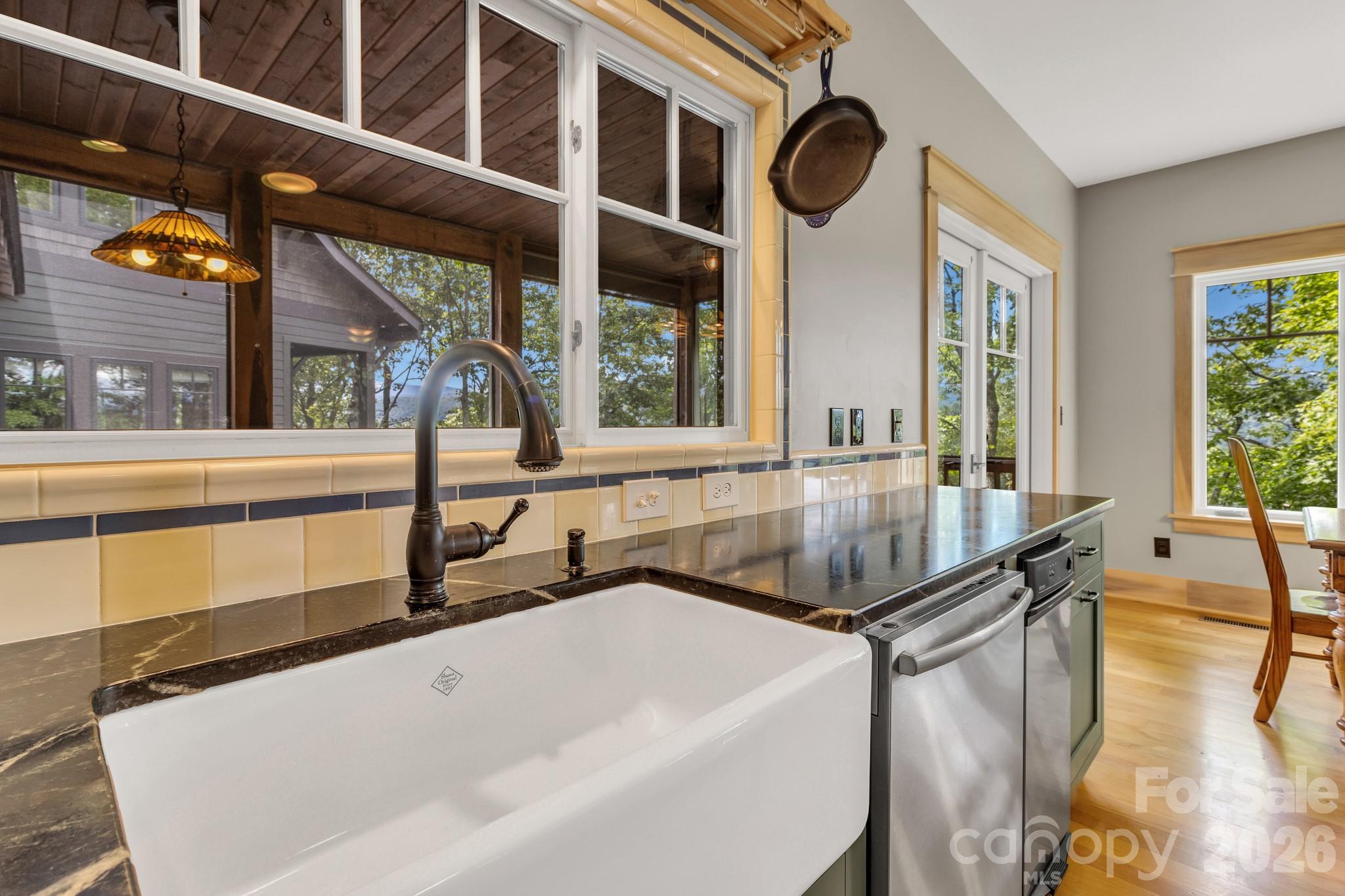 875 Creston Drive — Black Mountain