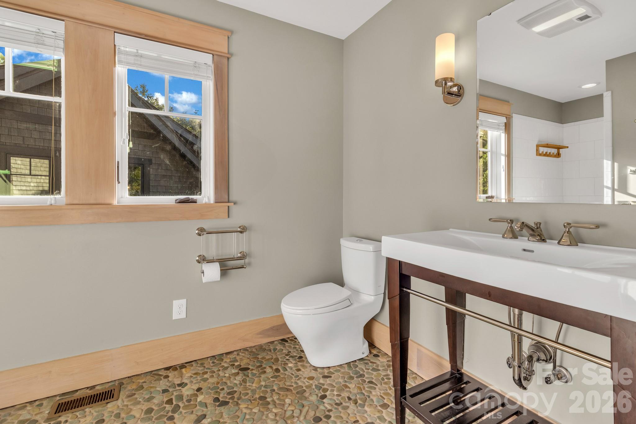 875 Creston Drive — Black Mountain