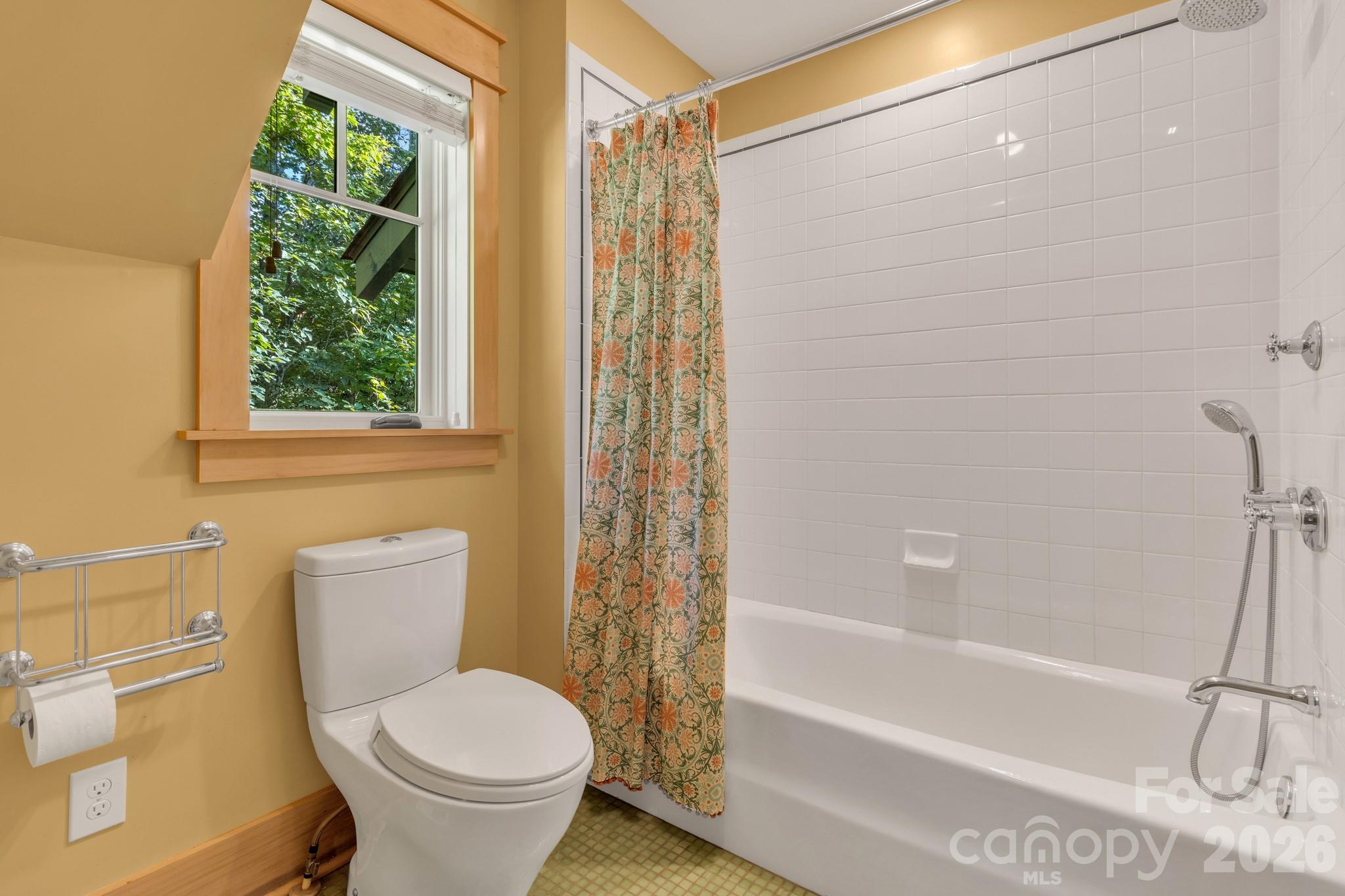 875 Creston Drive — Black Mountain