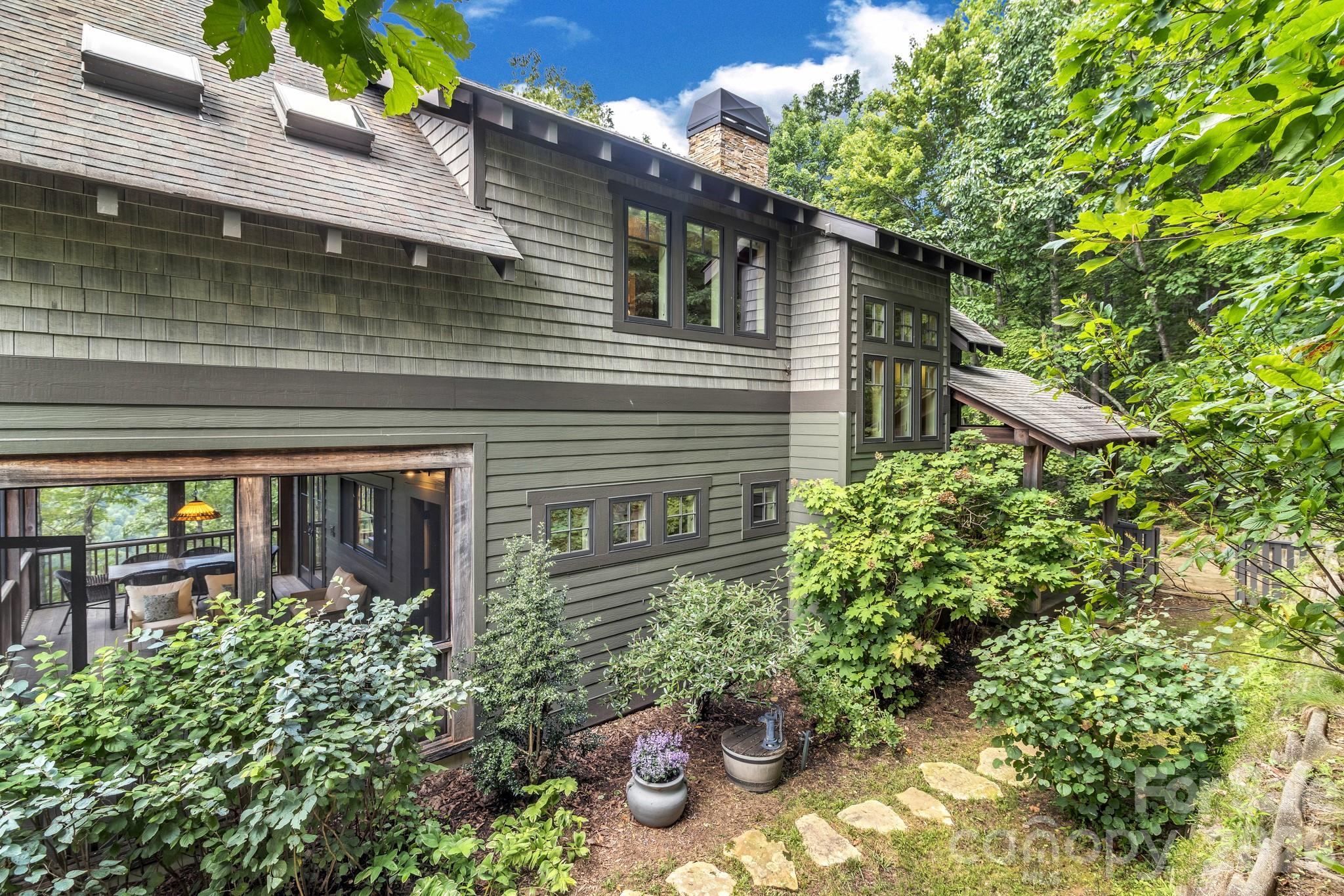 875 Creston Drive — Black Mountain