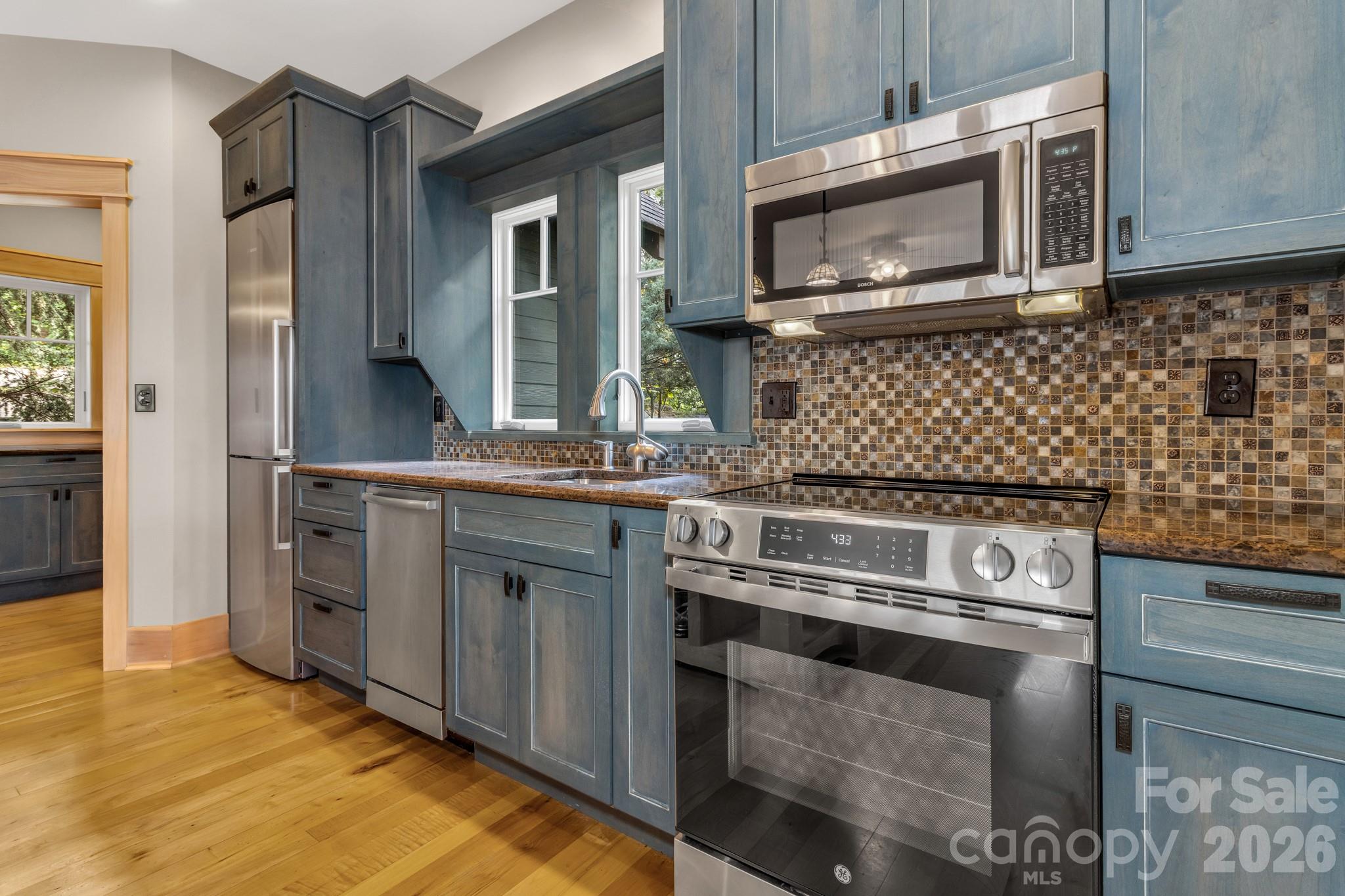 875 Creston Drive — Black Mountain