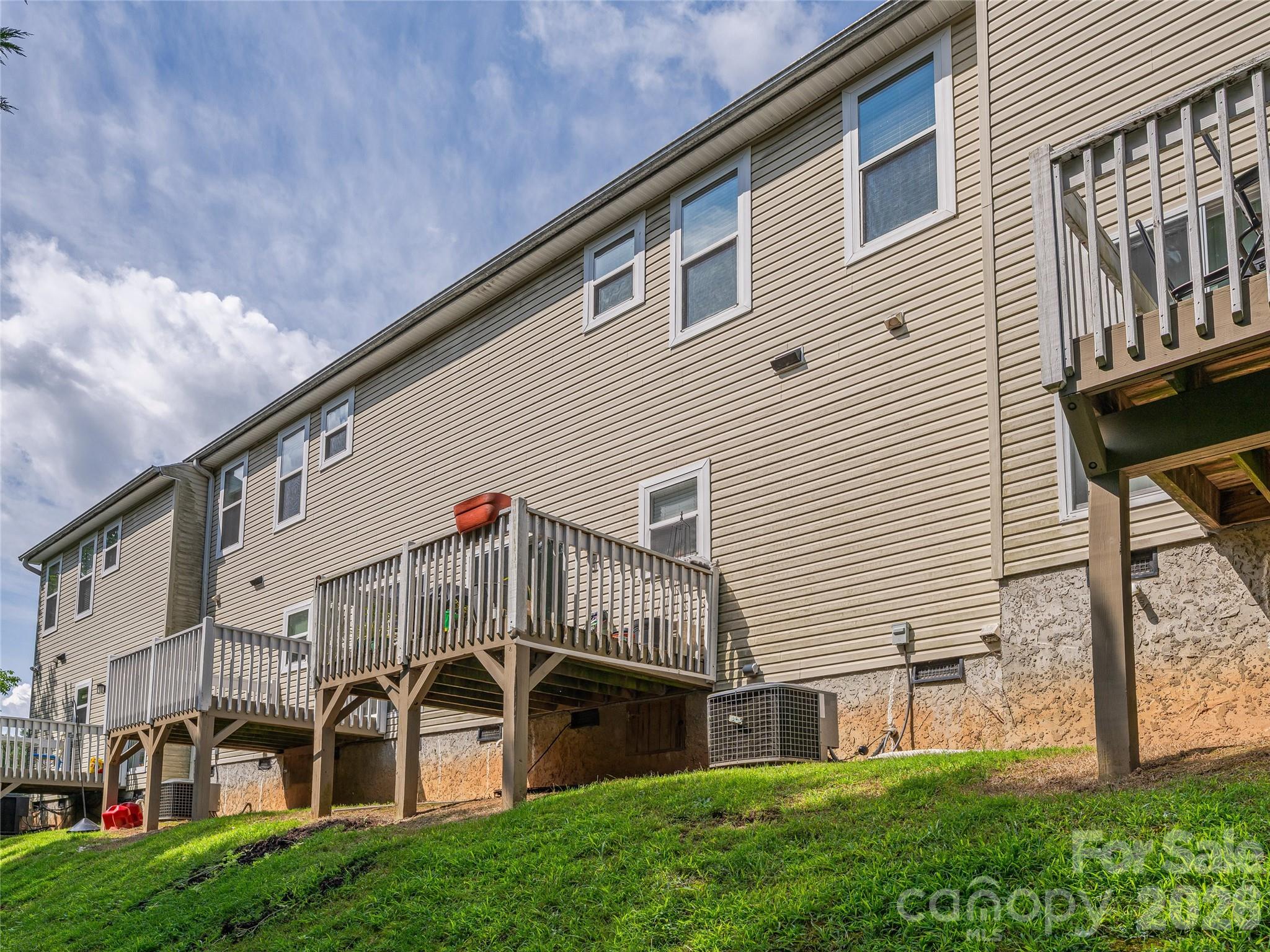 404 Villas Court — Asheville