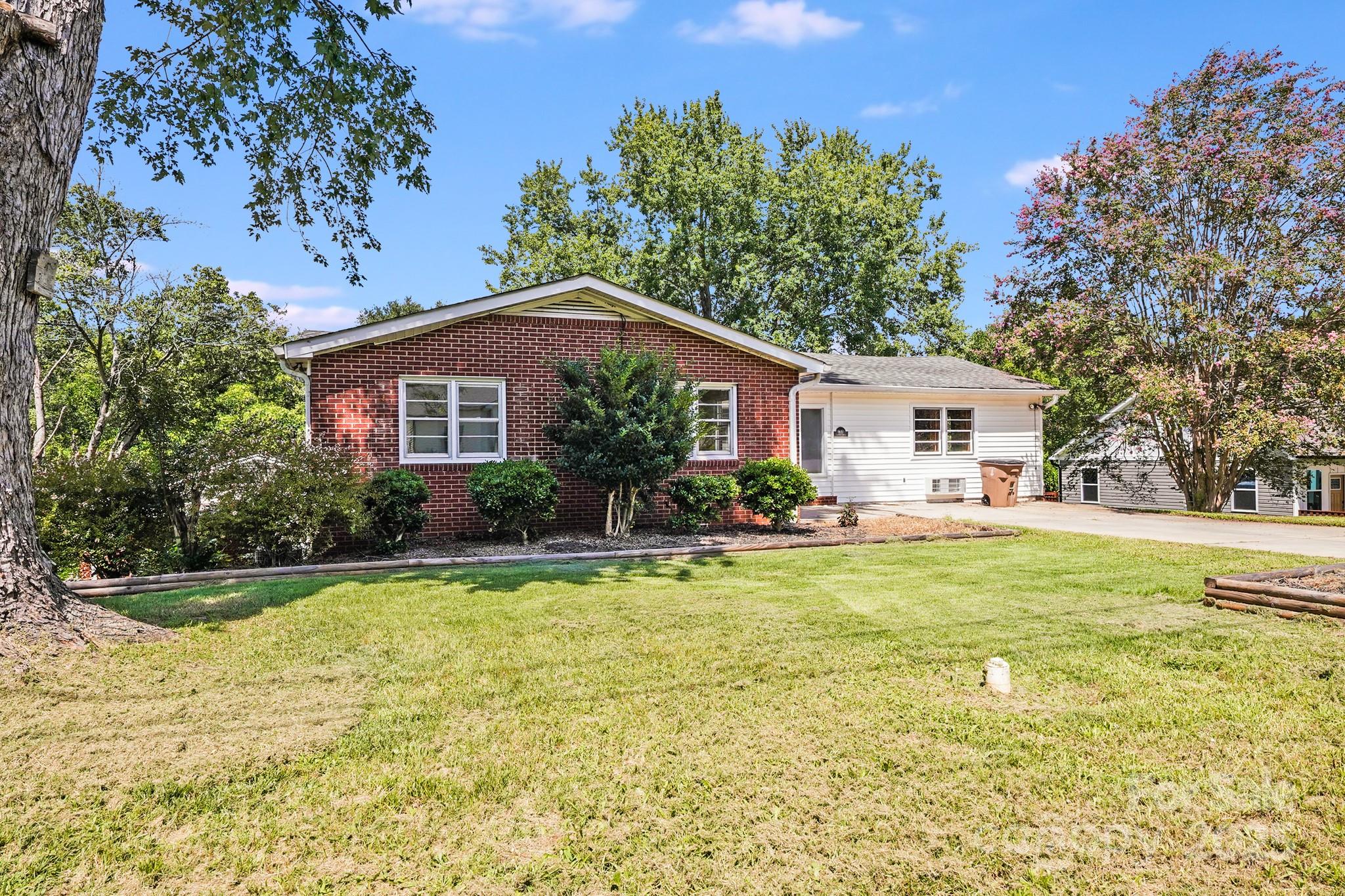 830 Cabaniss Drive — Shelby