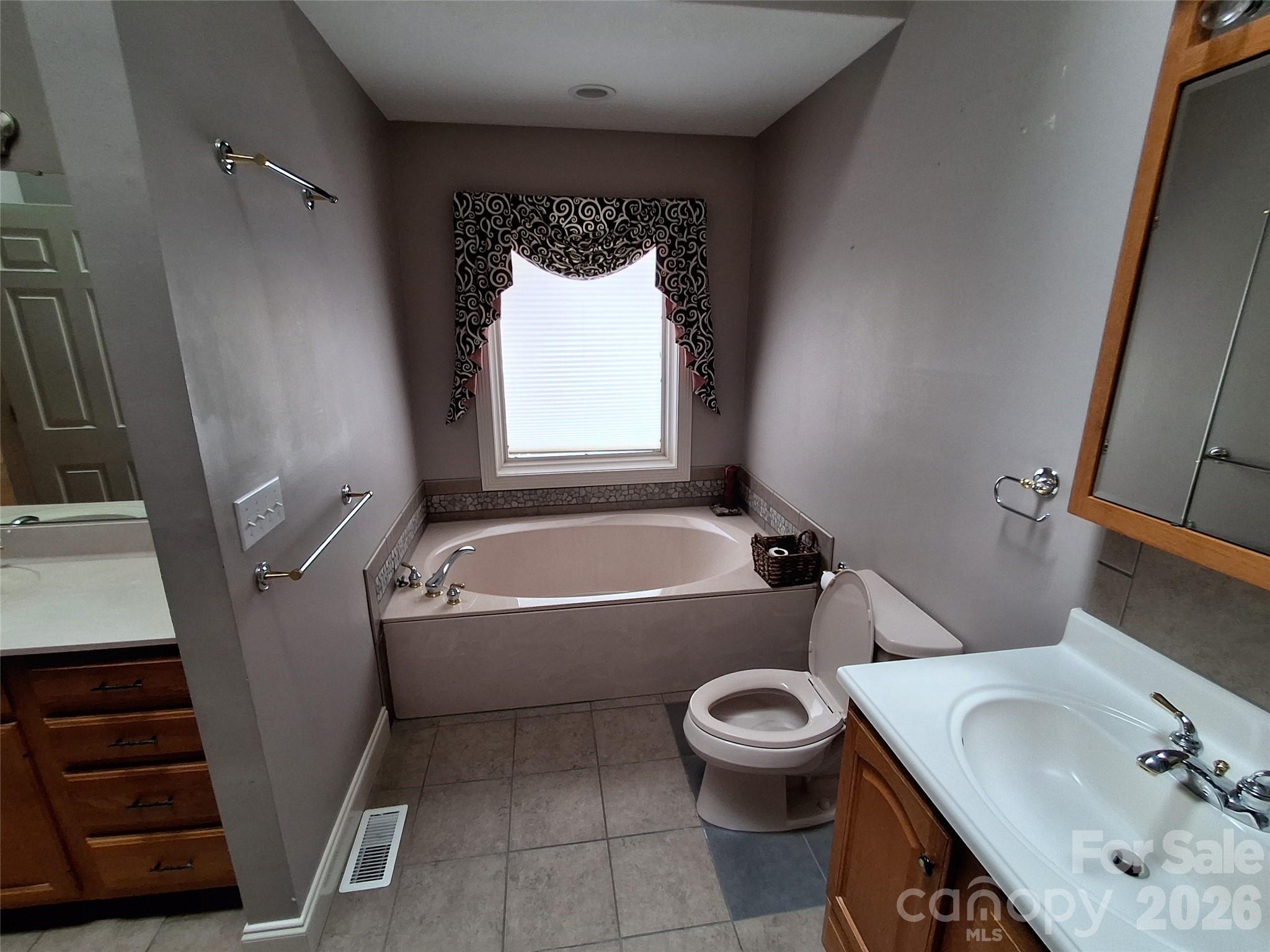 5 Kari Circle — Candler