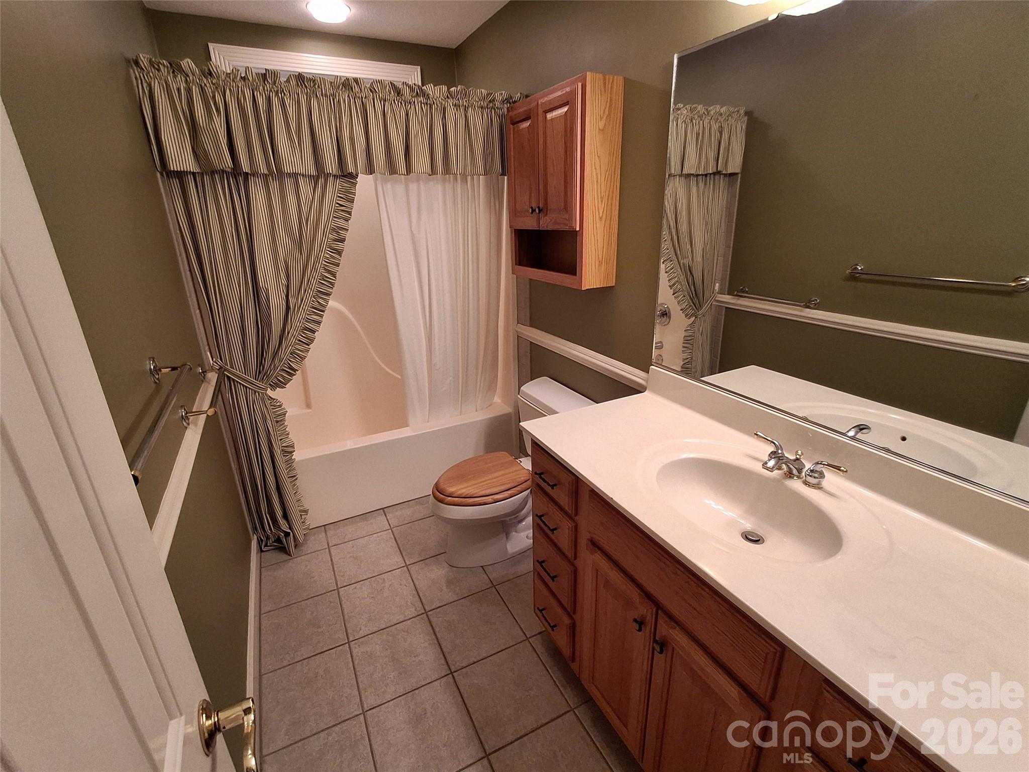 5 Kari Circle — Candler