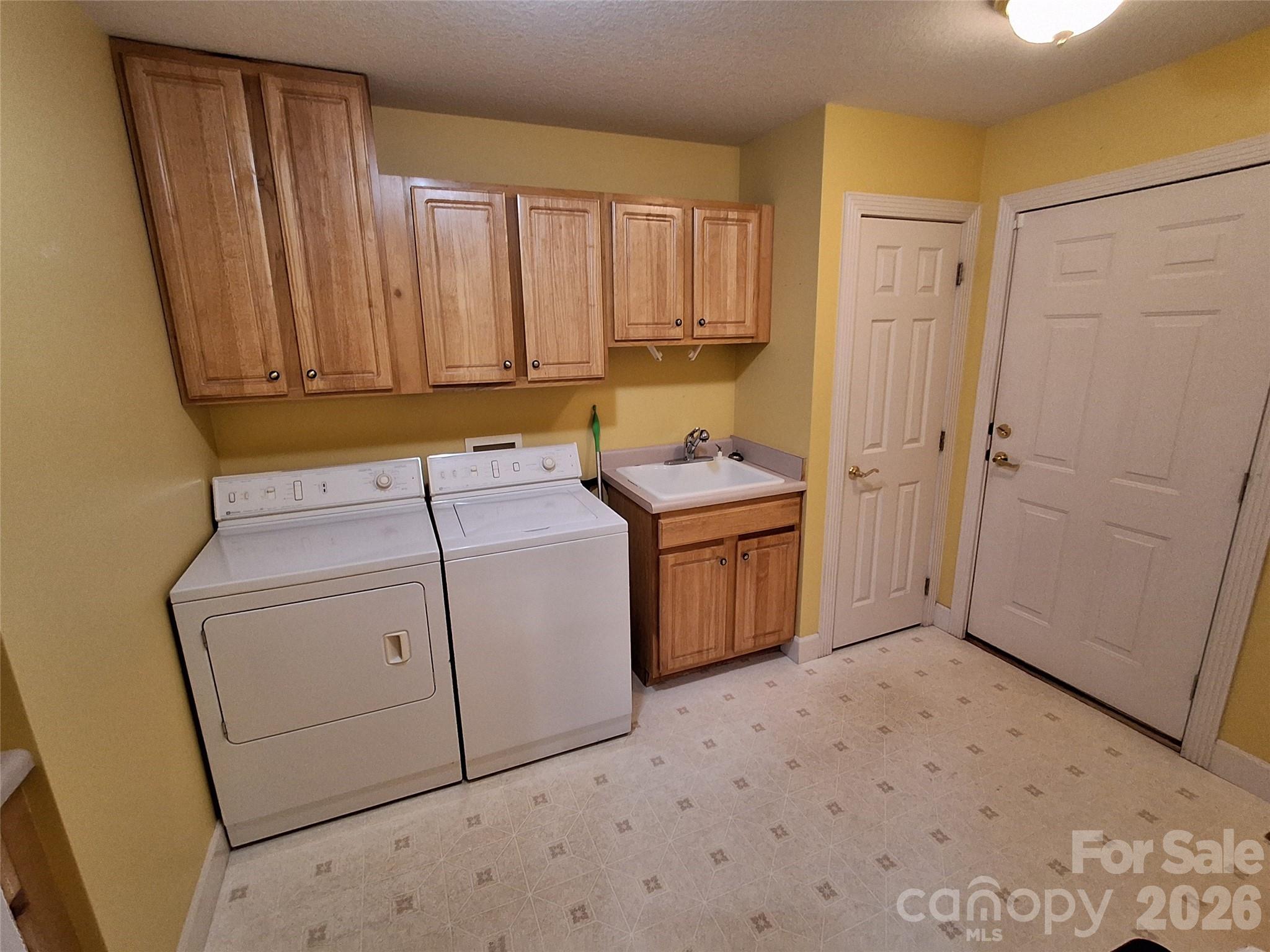 5 Kari Circle — Candler