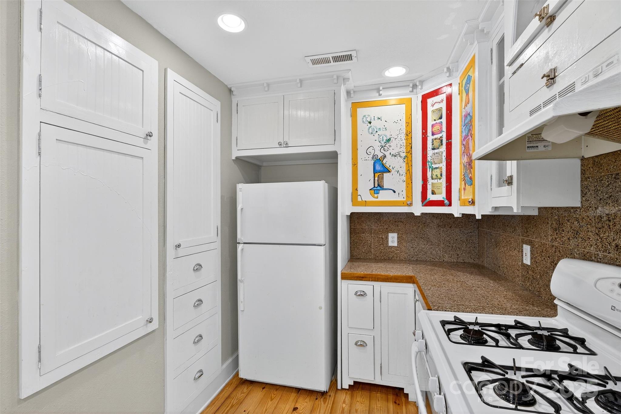 160 E Howard Street — Tryon