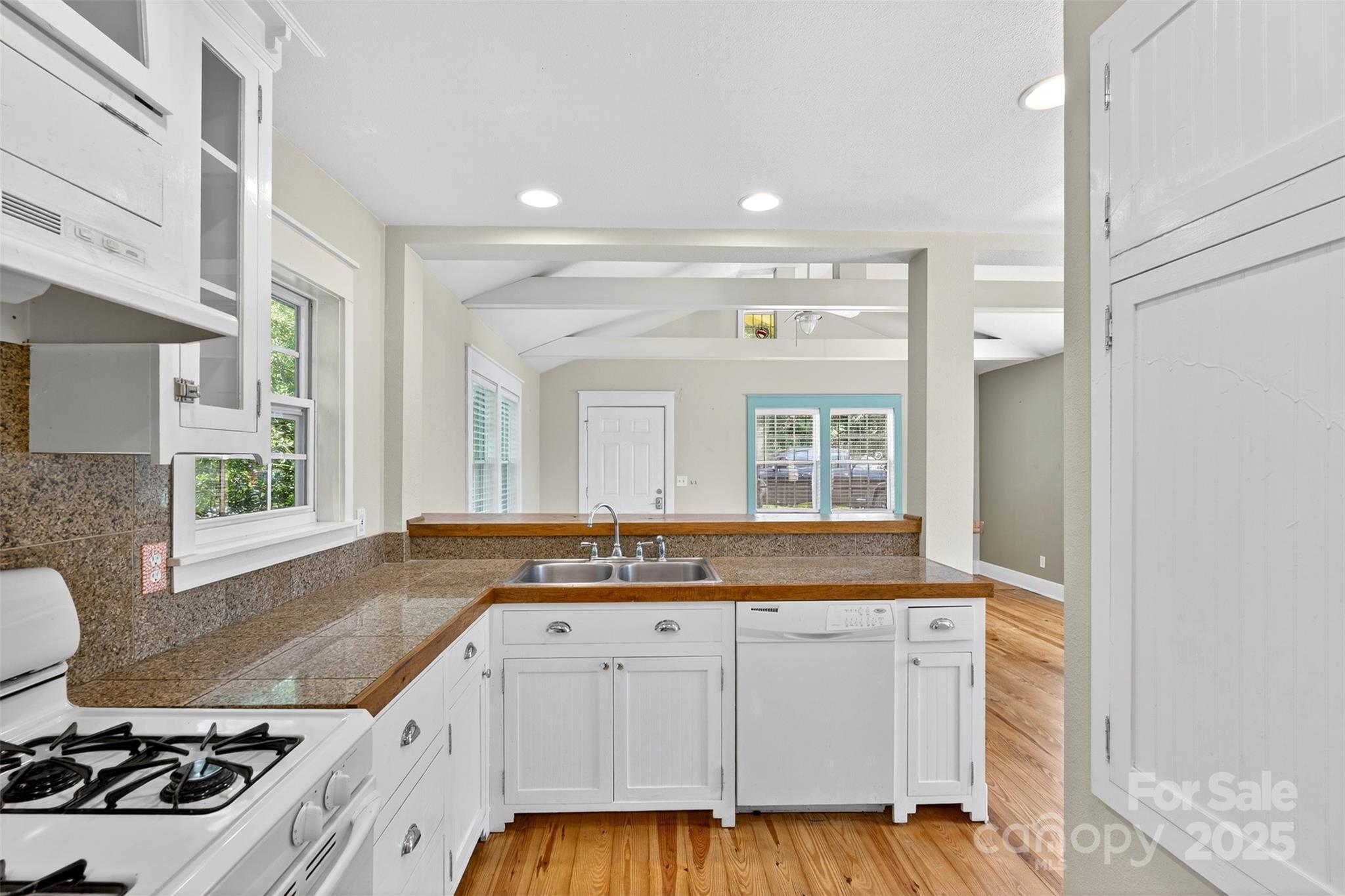 160 E Howard Street — Tryon